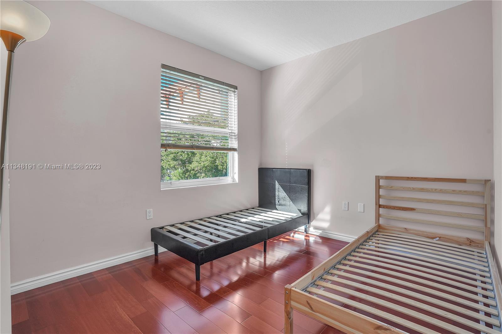 BREEZE CONDO - Residential