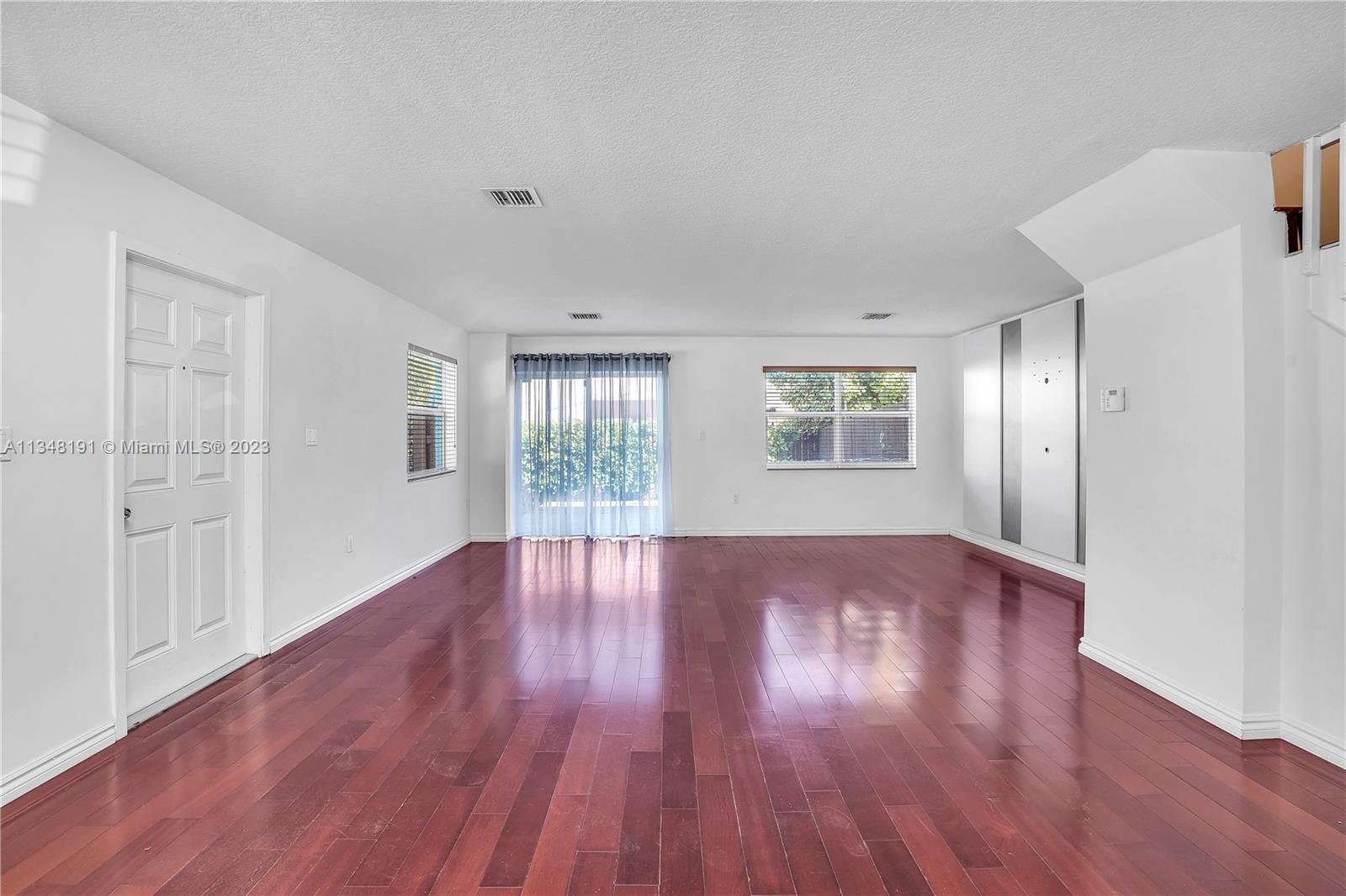 BREEZE CONDO - Residential