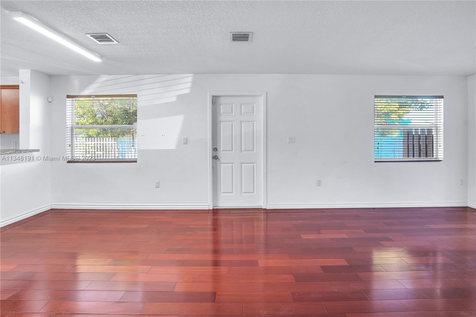 BREEZE CONDO - Residential