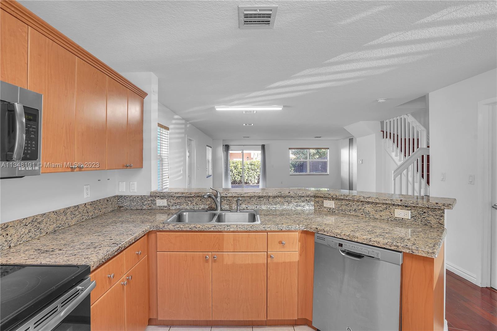 BREEZE CONDO - Residential