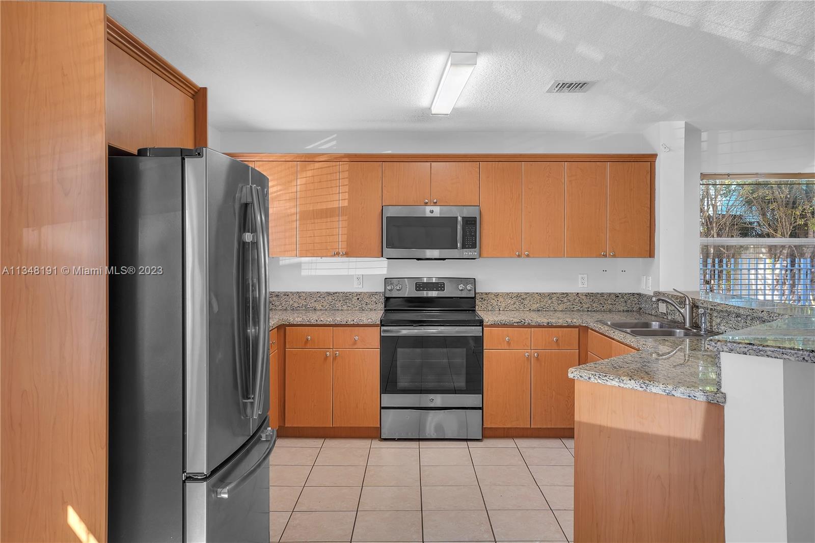 BREEZE CONDO - Residential