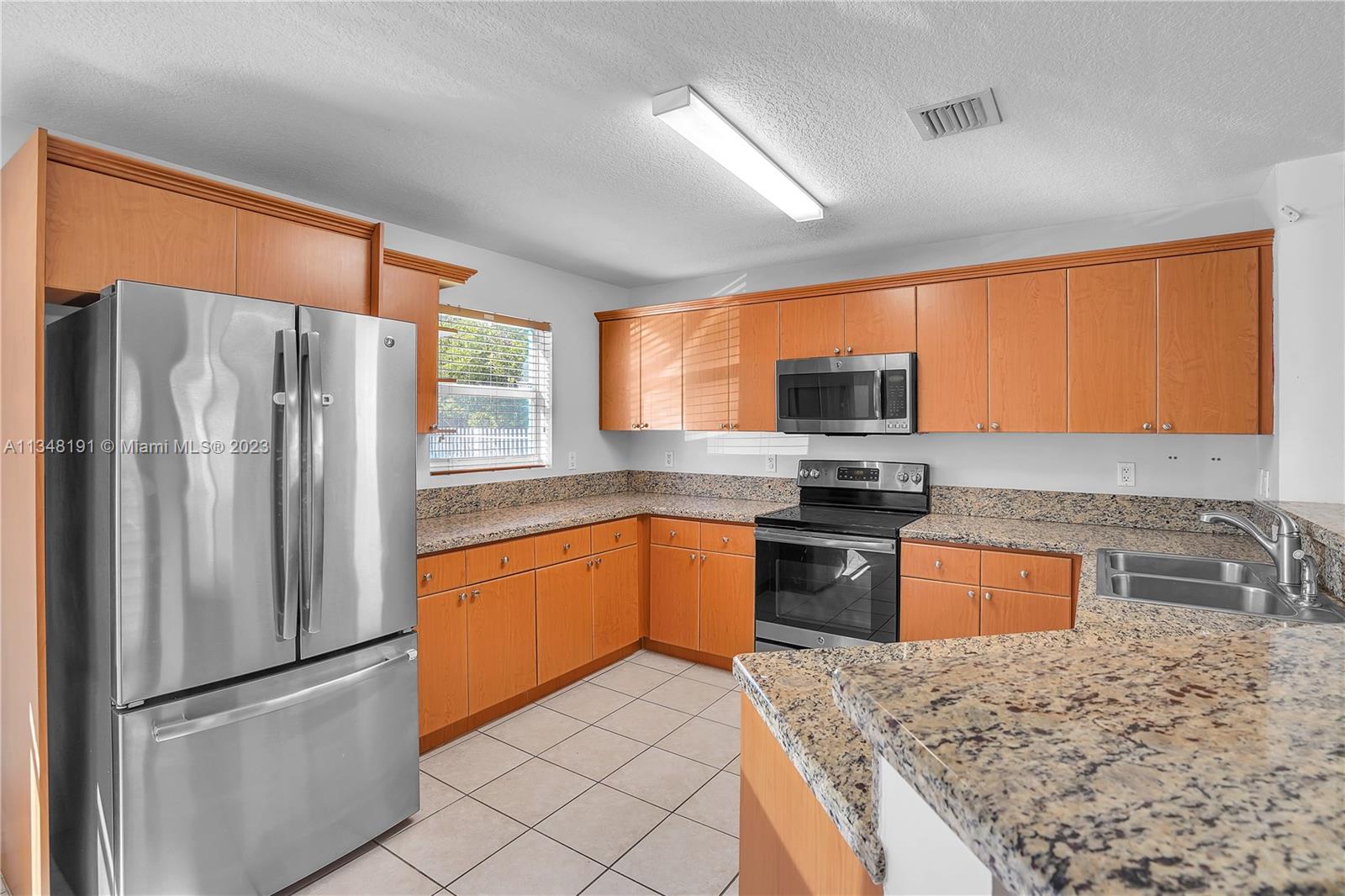 BREEZE CONDO - Residential