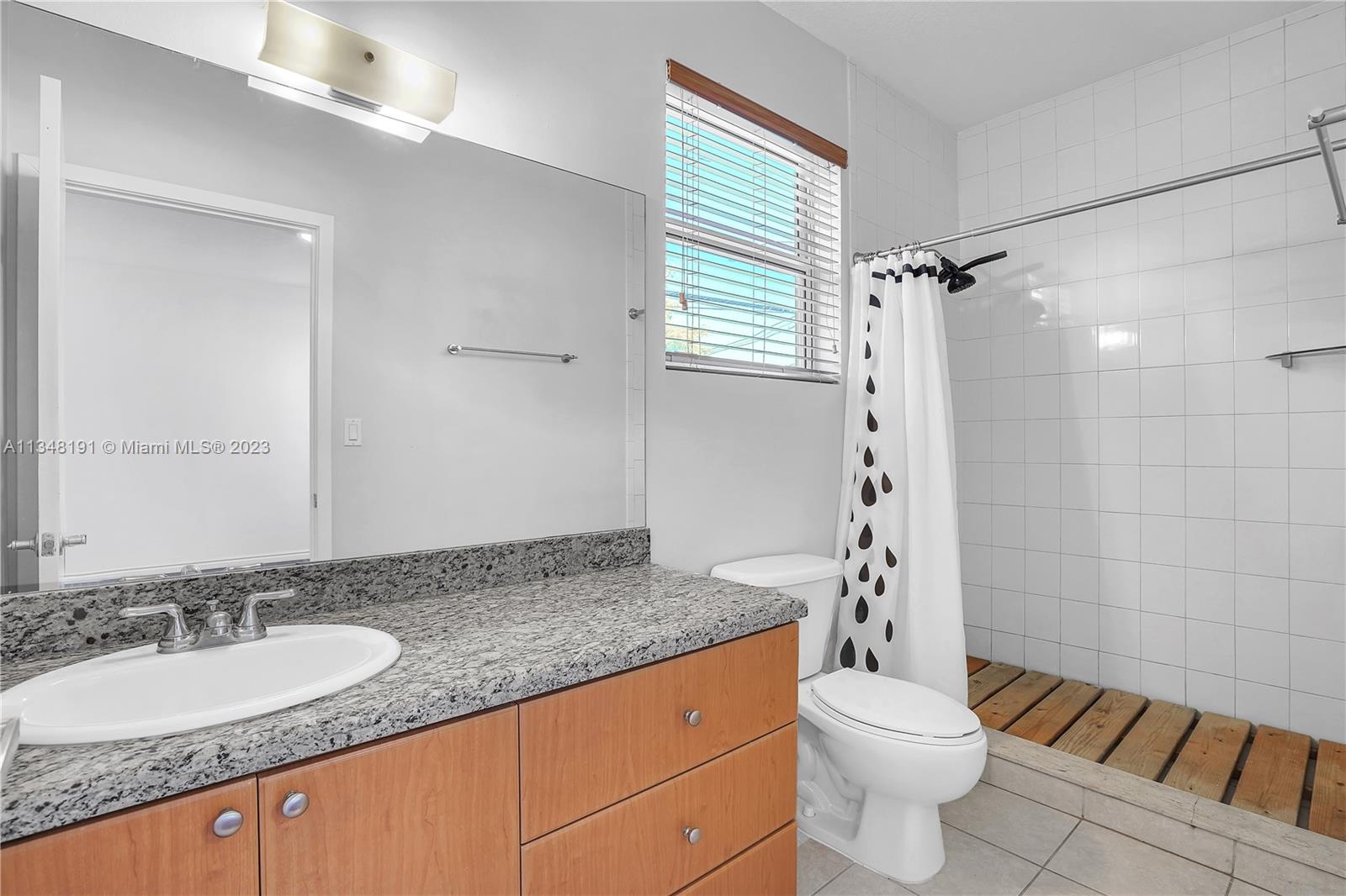 BREEZE CONDO - Residential