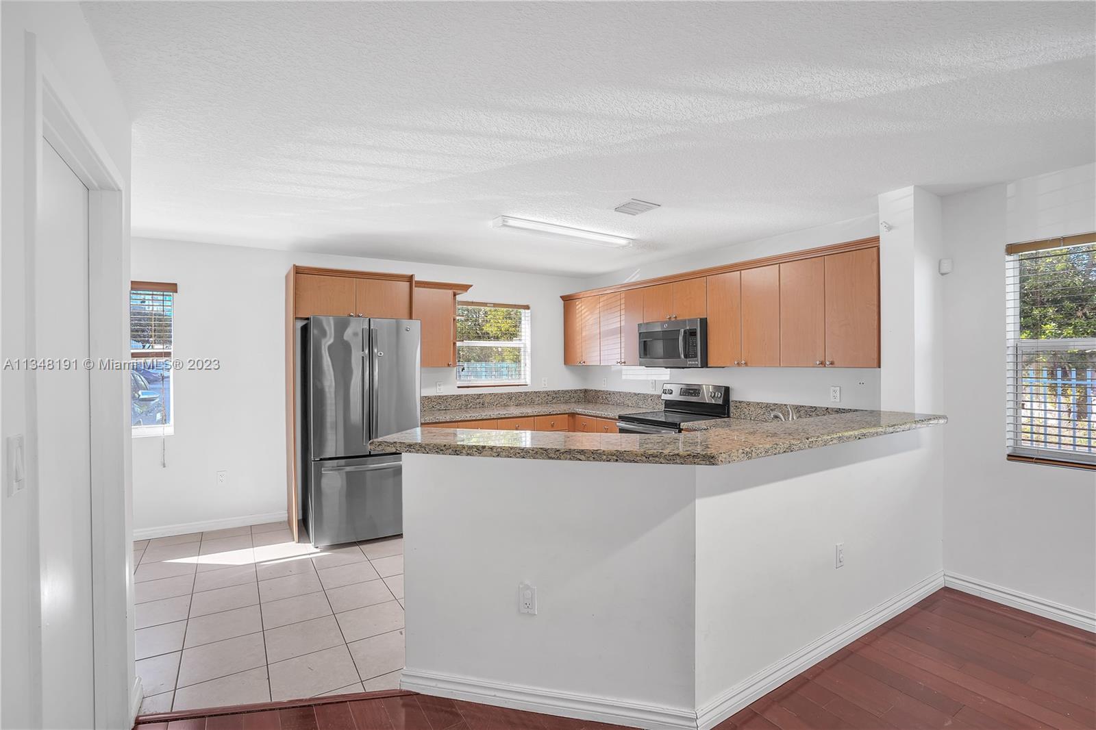 BREEZE CONDO - Residential