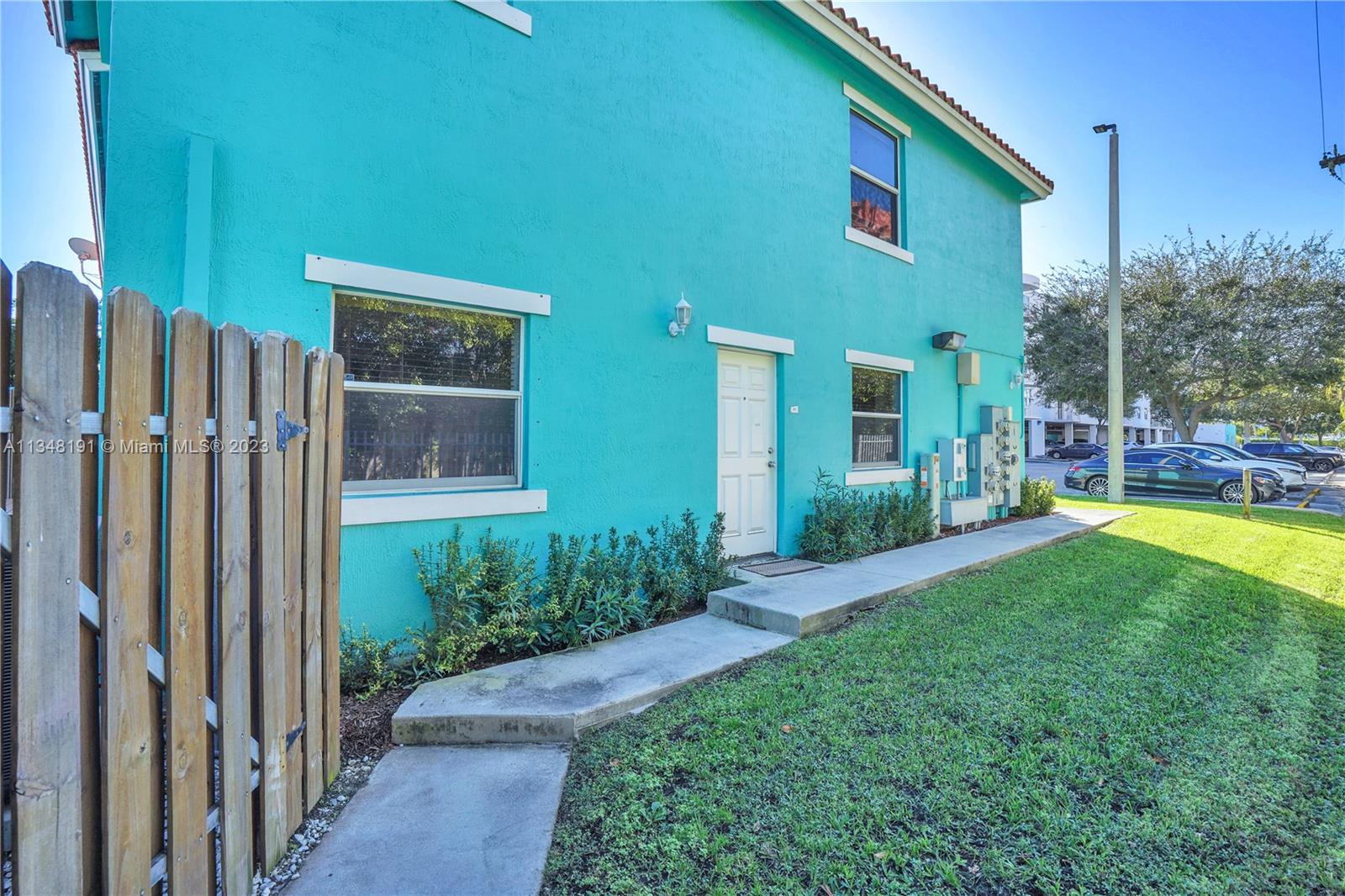 BREEZE CONDO - Residential