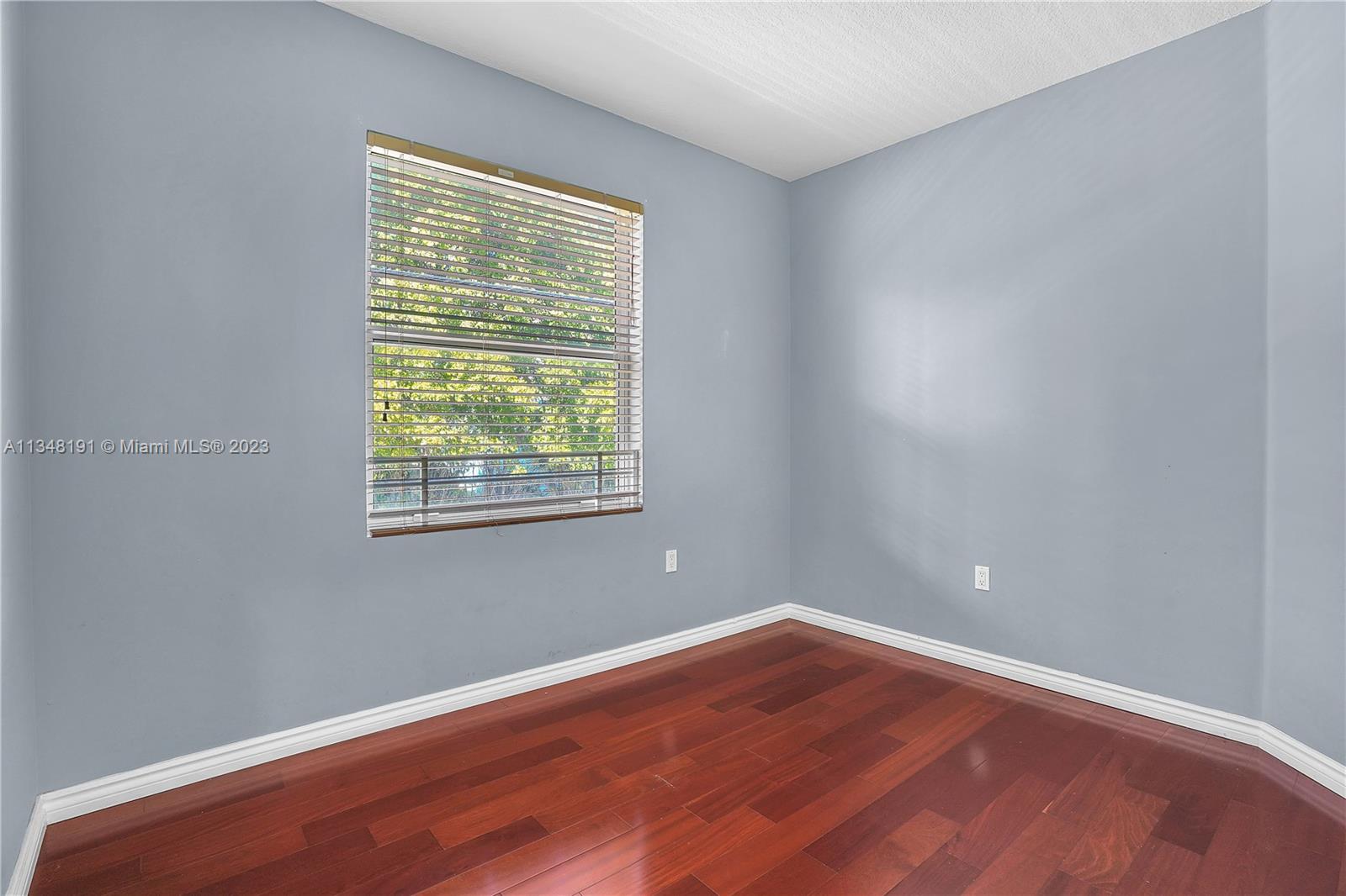 BREEZE CONDO - Residential