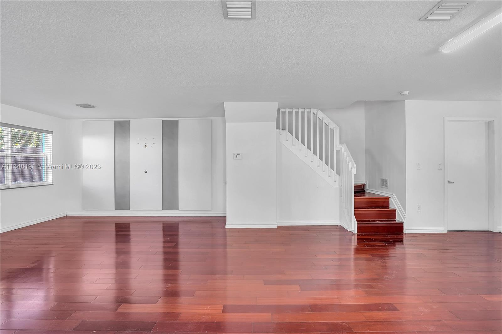 BREEZE CONDO - Residential