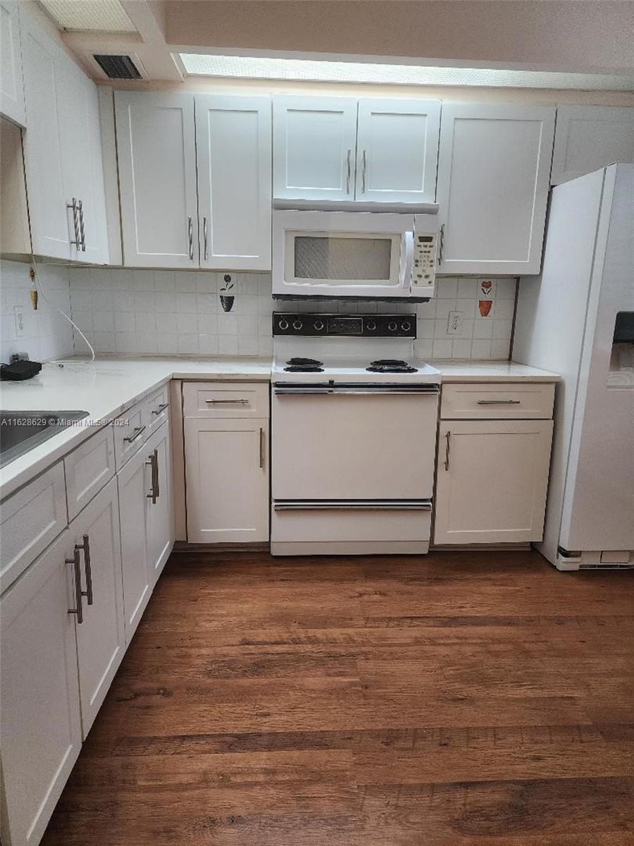 CAMBRIDGE AT CENTURY - Residential
