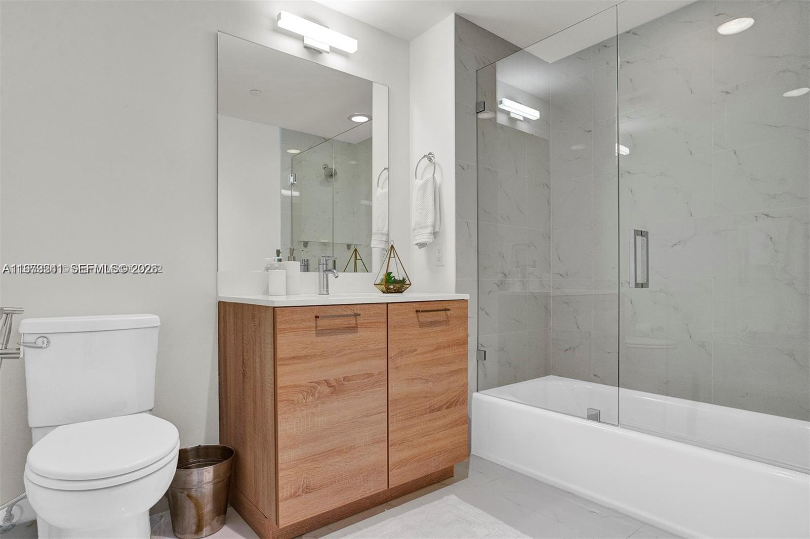 THE HARBOUR SOUTH CONDO - Residential