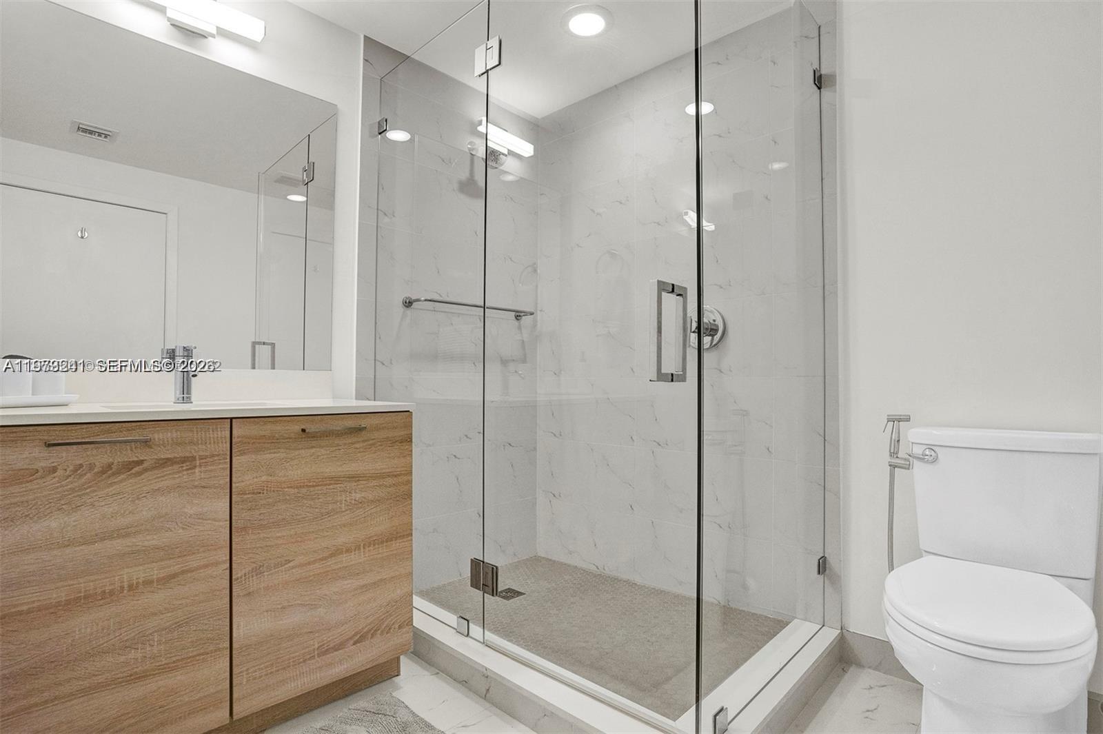 THE HARBOUR SOUTH CONDO - Residential