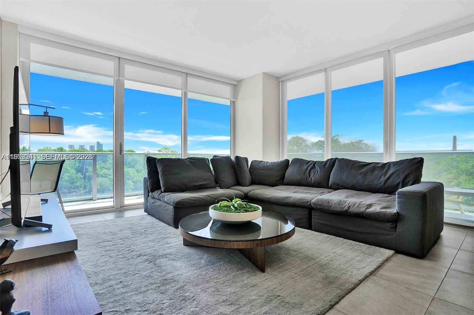 THE HARBOUR SOUTH CONDO - Residential