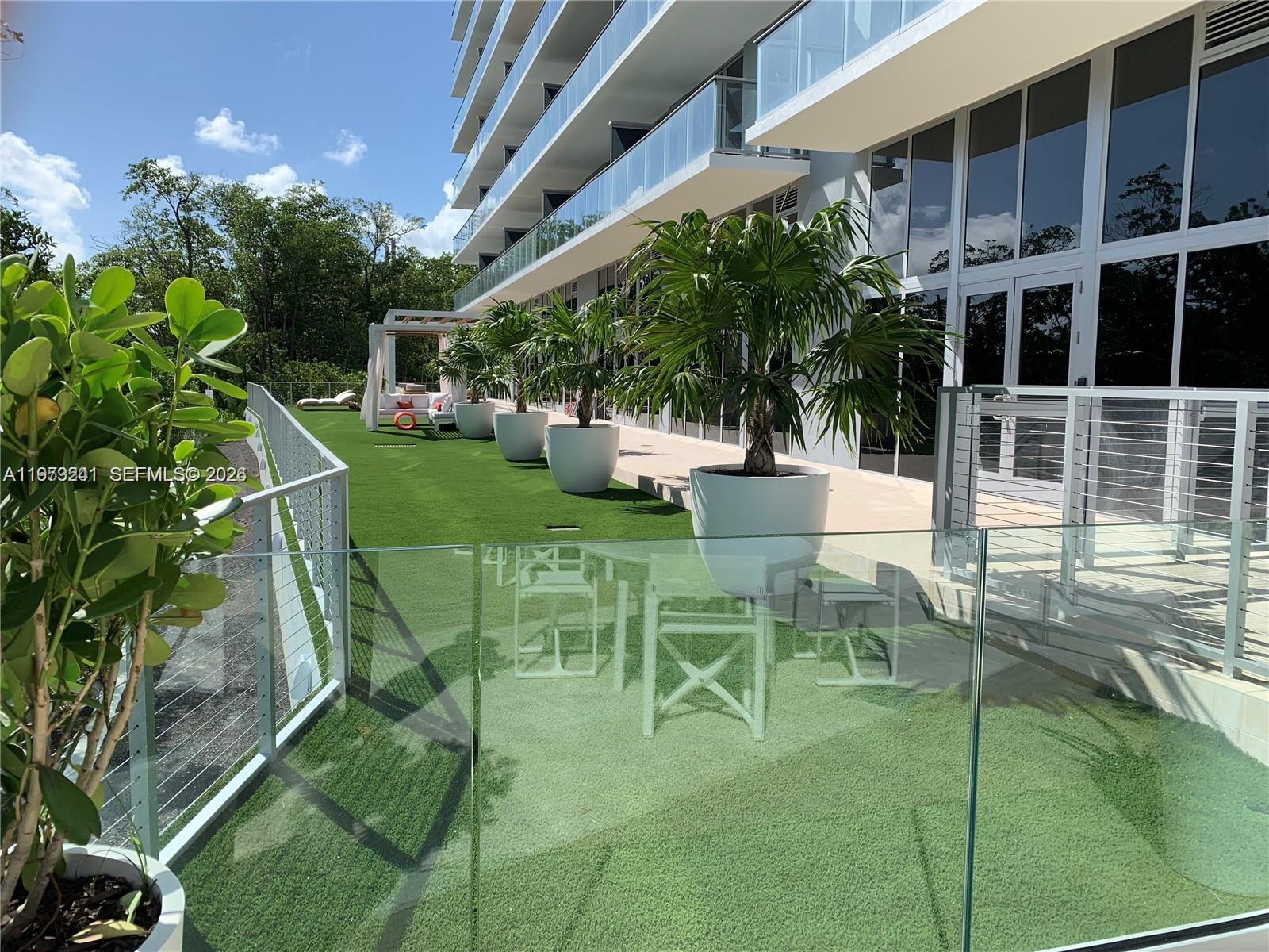 THE HARBOUR SOUTH CONDO - Residential