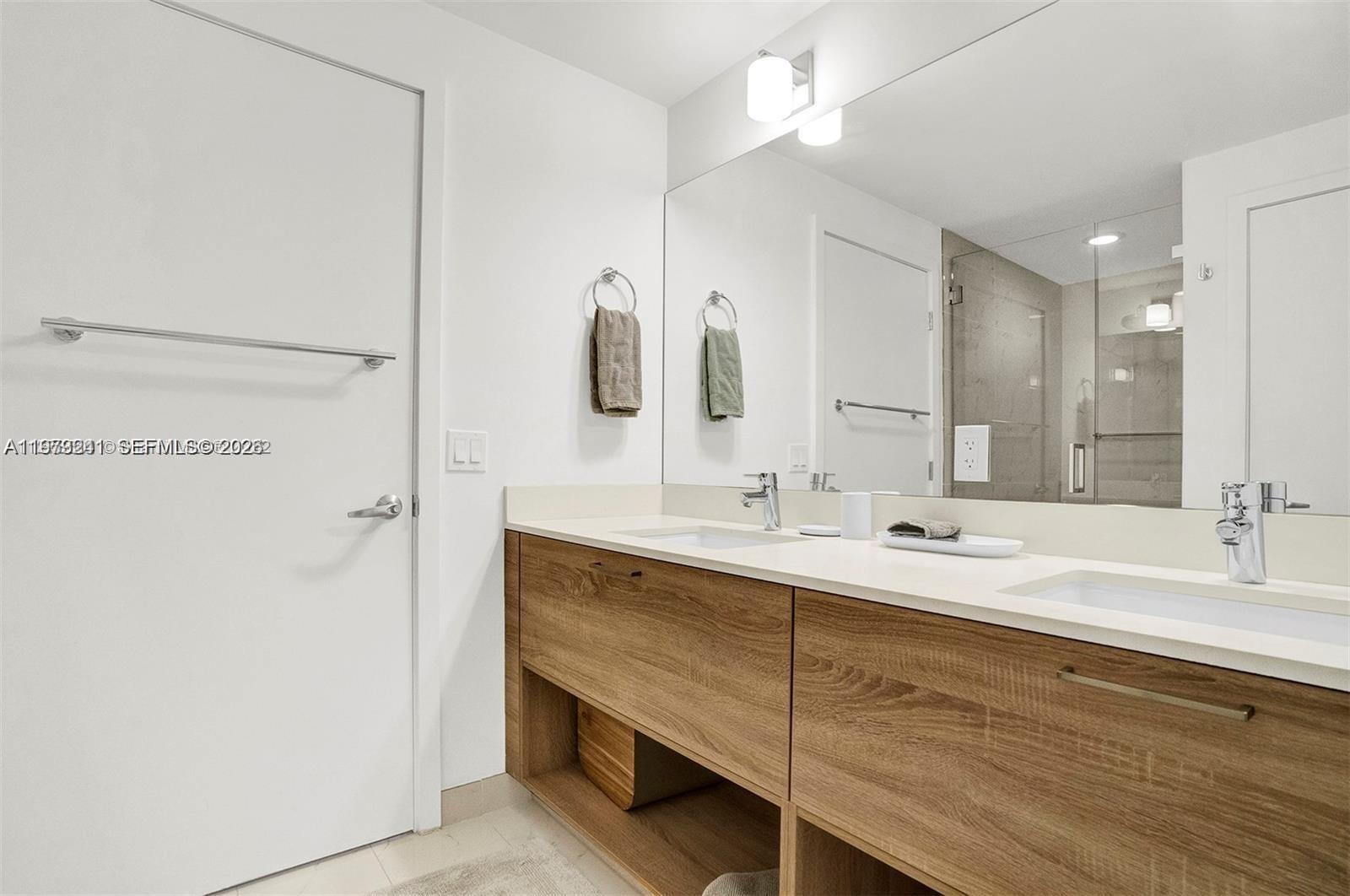 THE HARBOUR SOUTH CONDO - Residential