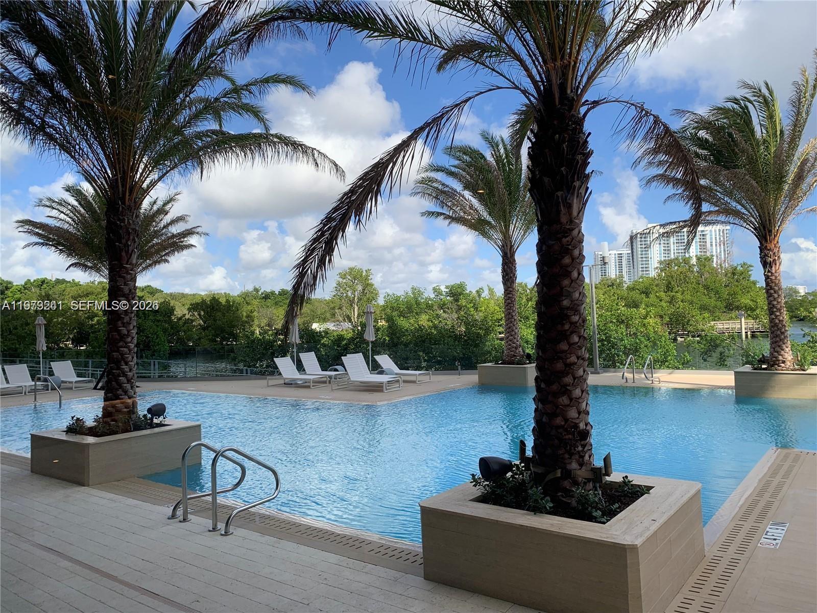THE HARBOUR SOUTH CONDO - Residential