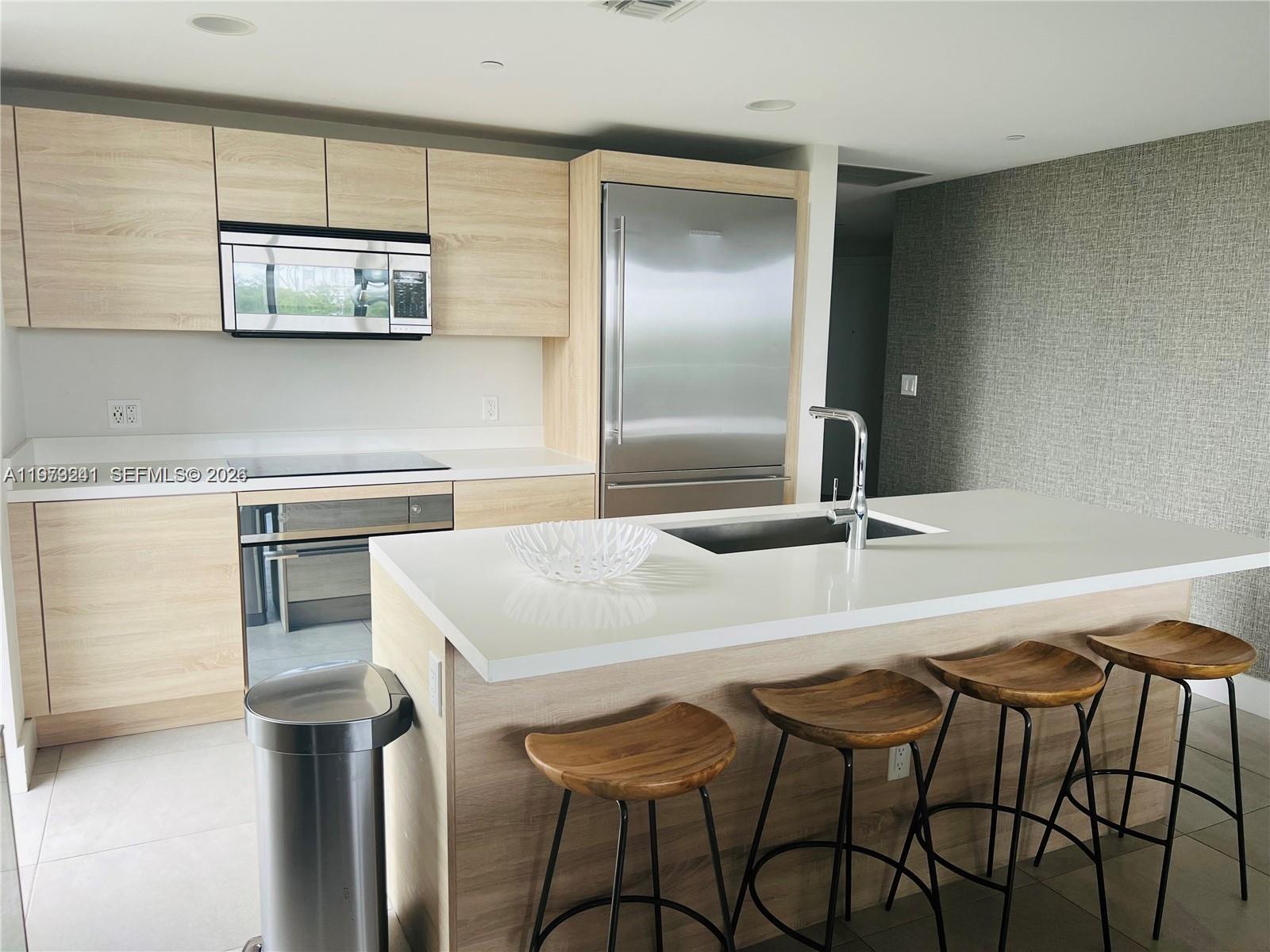 THE HARBOUR SOUTH CONDO - Residential