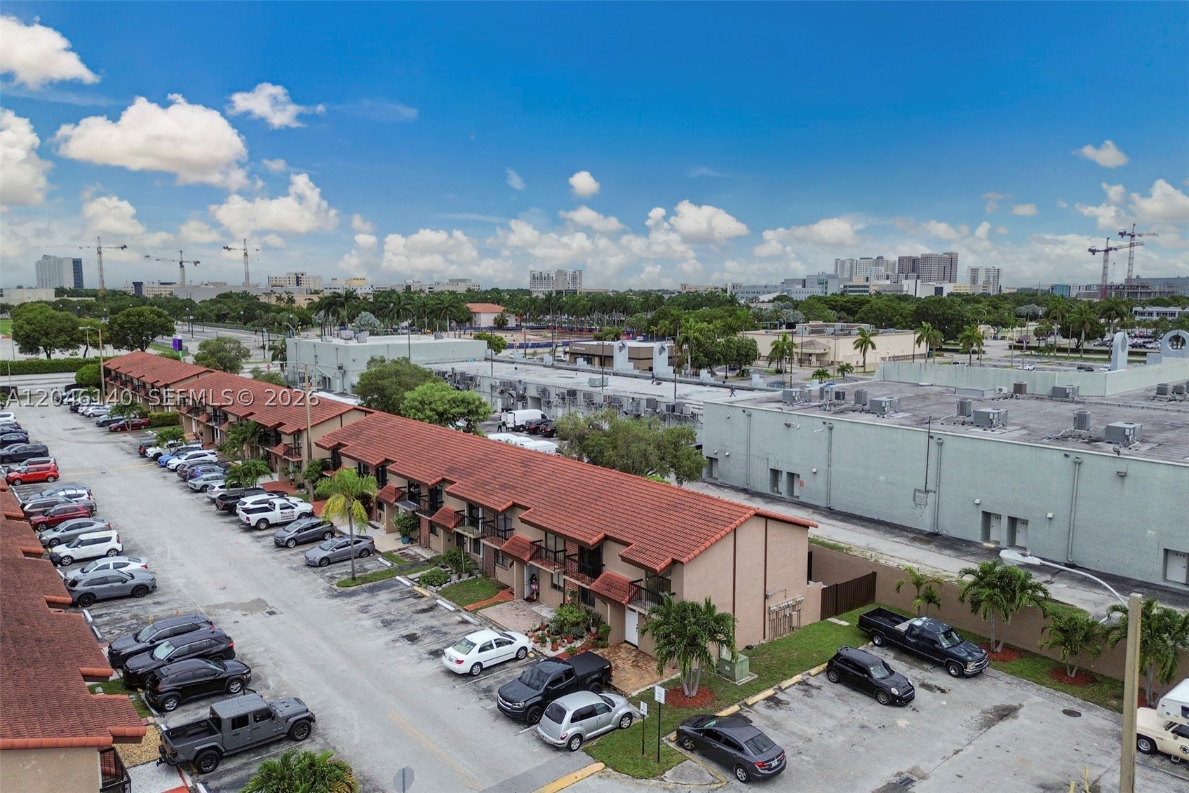 VILLAS UNIVERSITY SQUARE - Residential