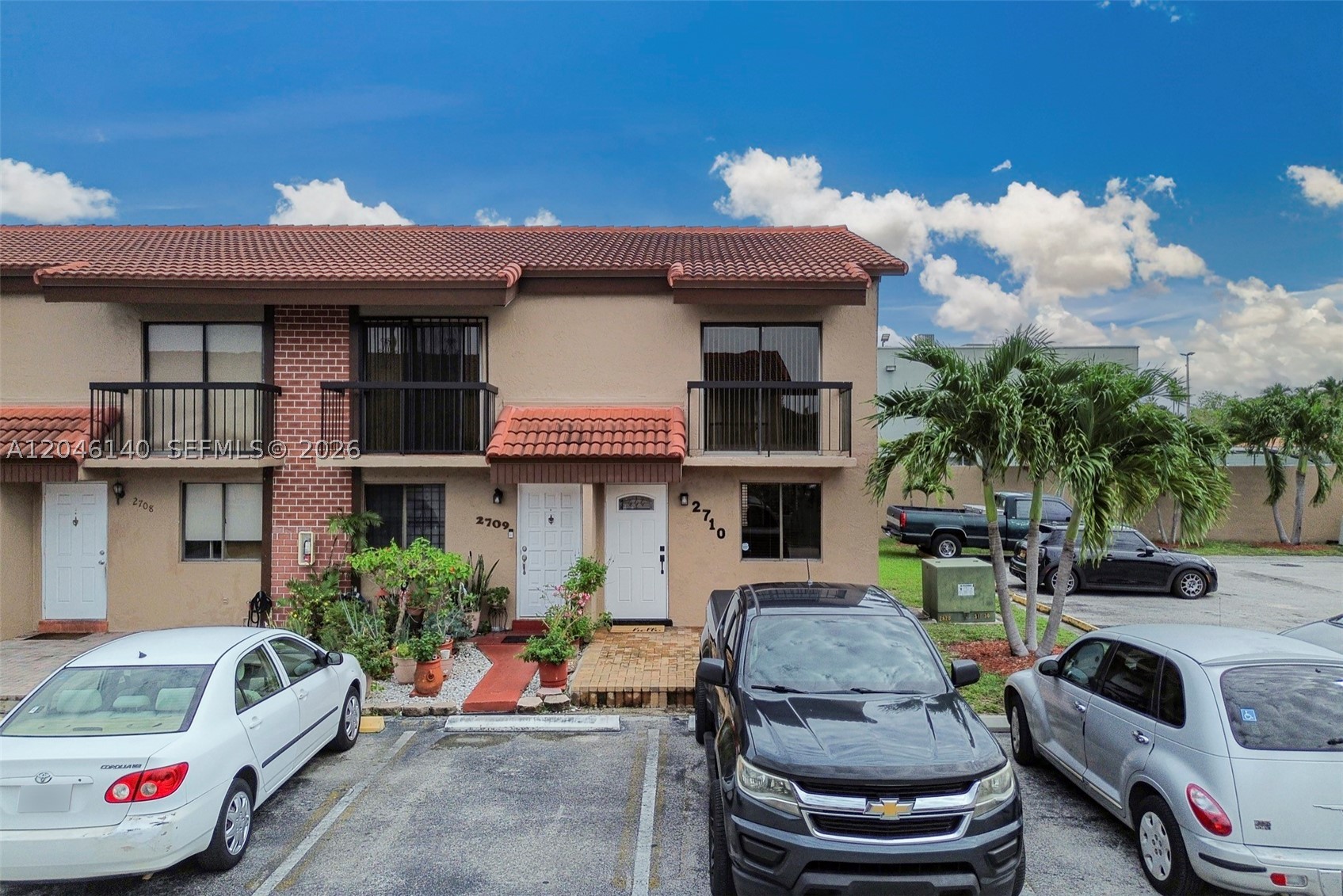 VILLAS UNIVERSITY SQUARE - Residential