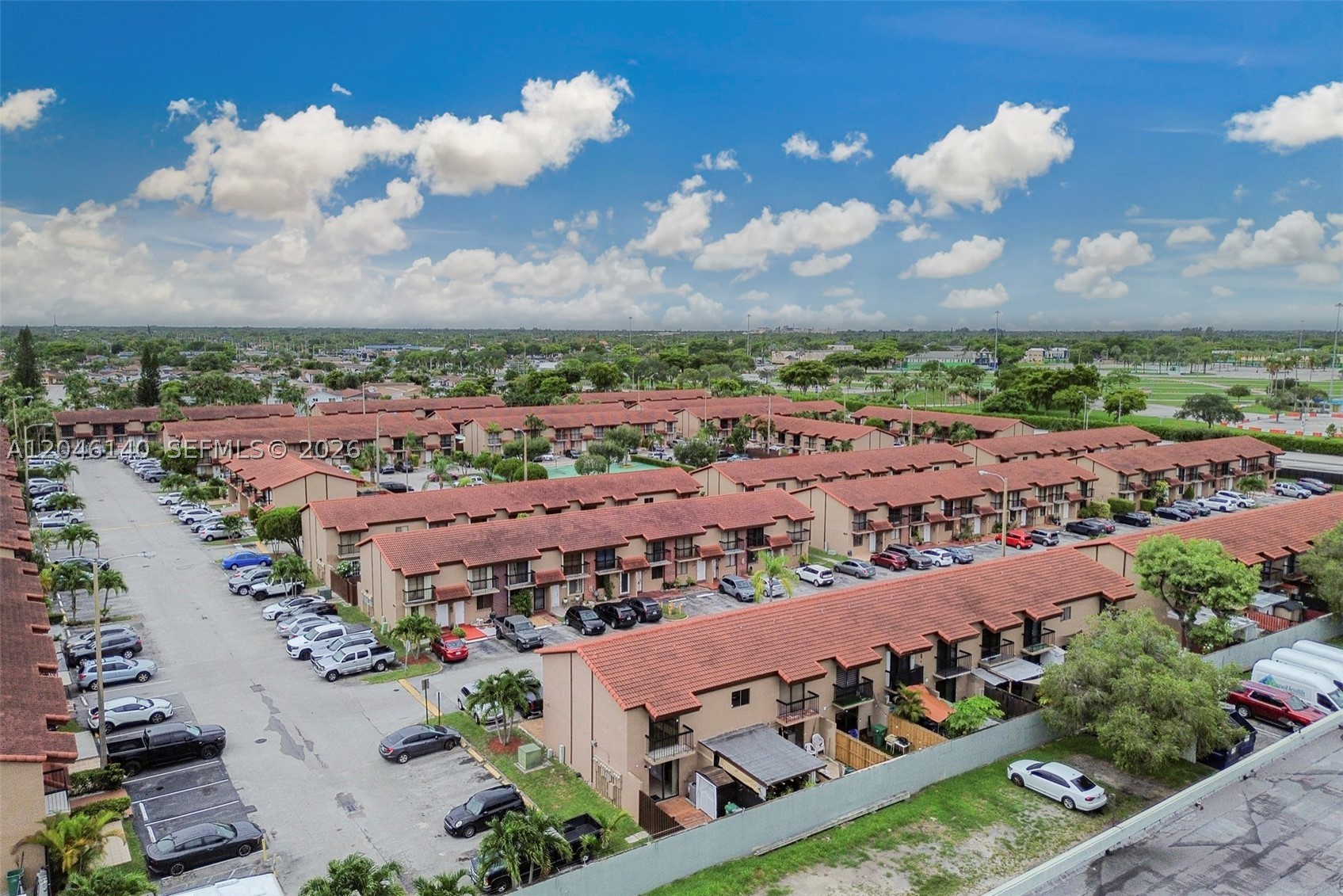 VILLAS UNIVERSITY SQUARE - Residential