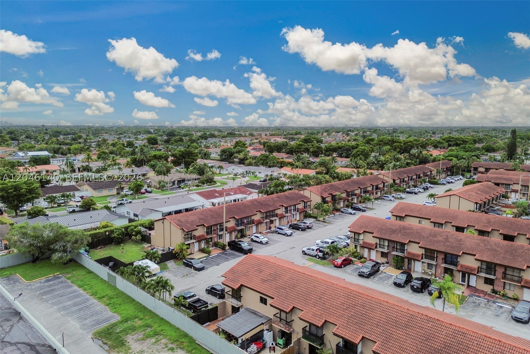 VILLAS UNIVERSITY SQUARE - Residential