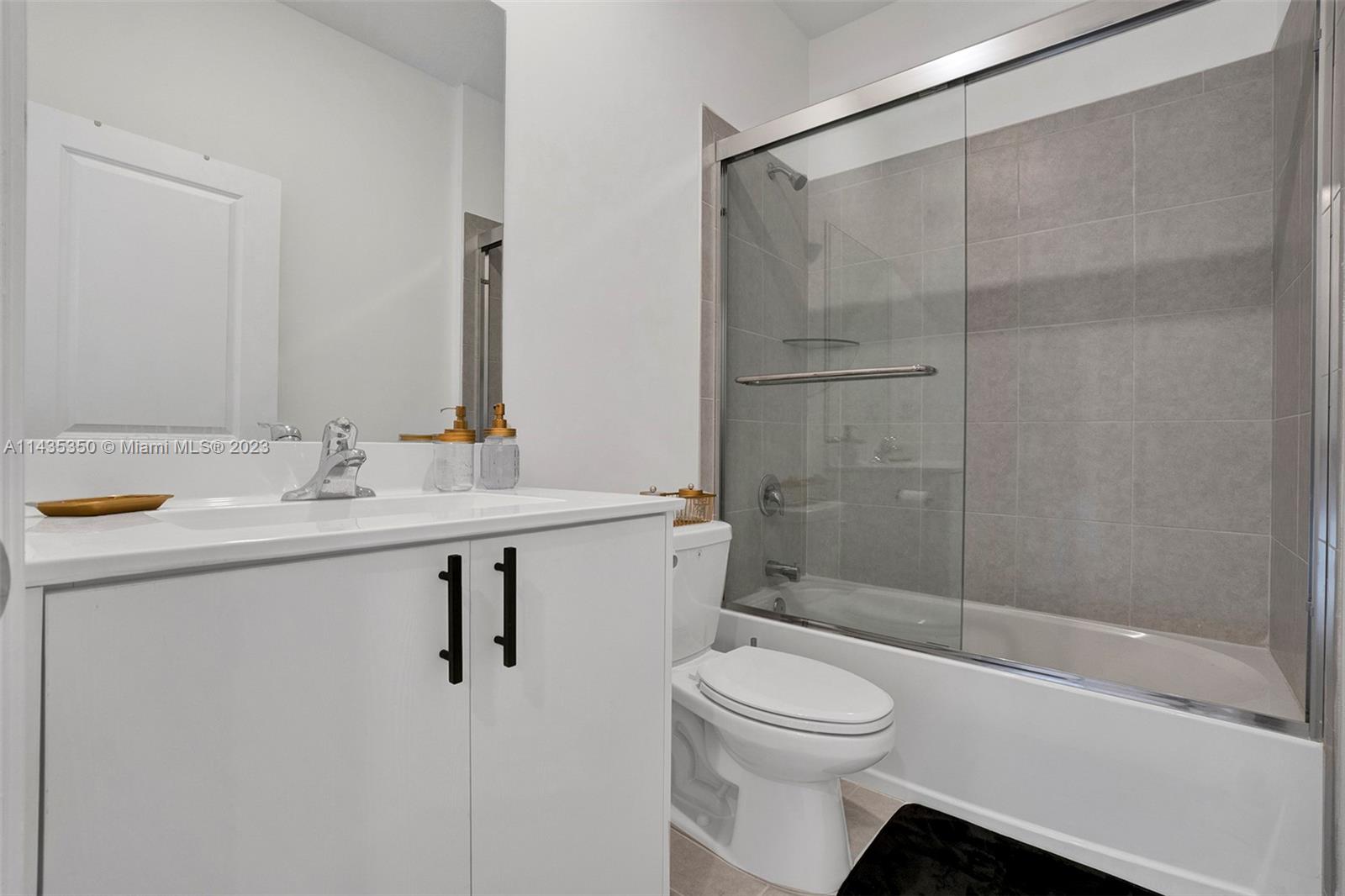 VISTA LAGO - Residential
