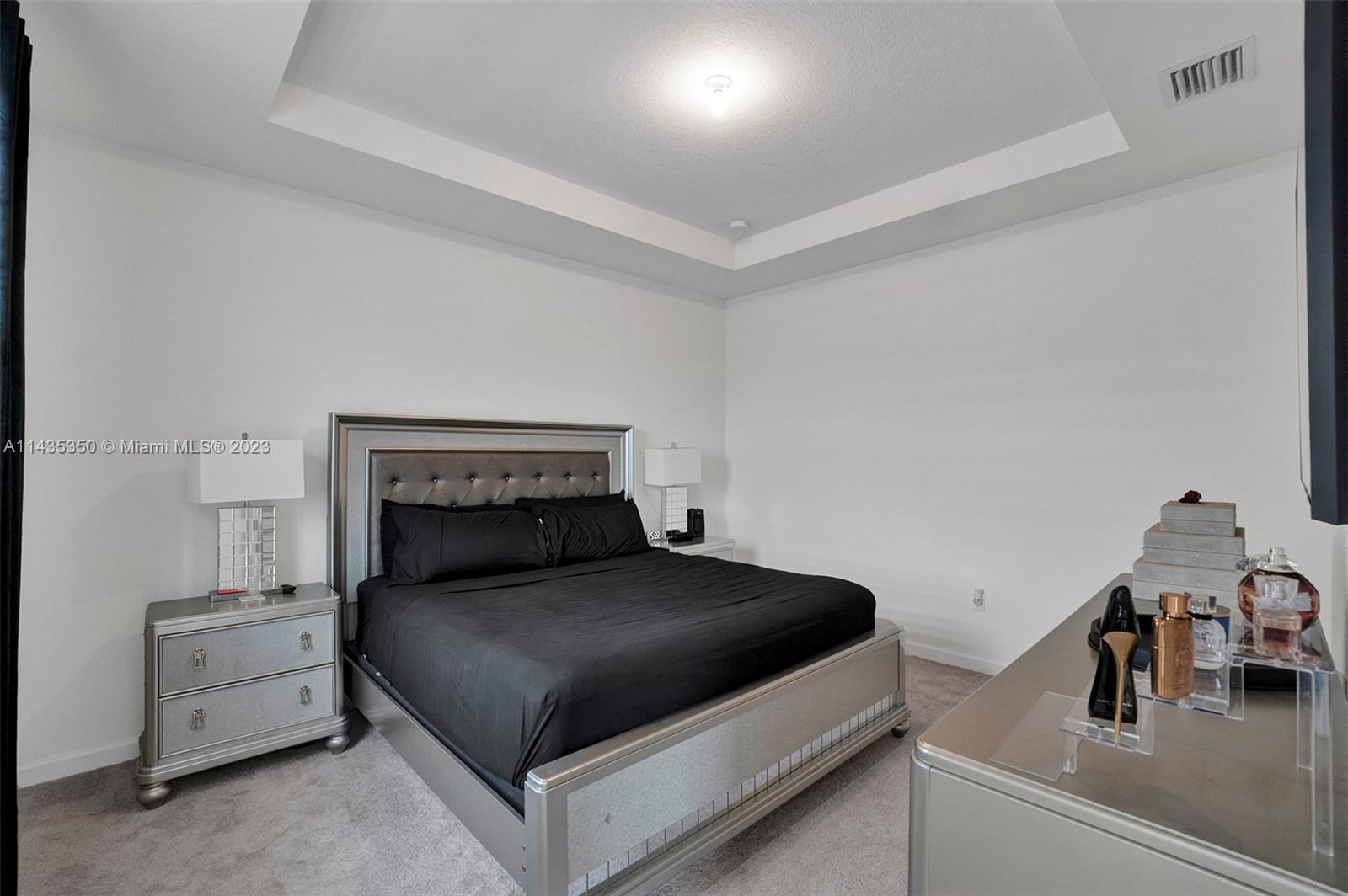 VISTA LAGO - Residential