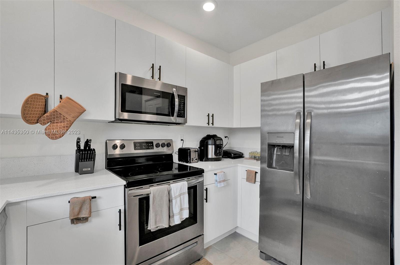 VISTA LAGO - Residential