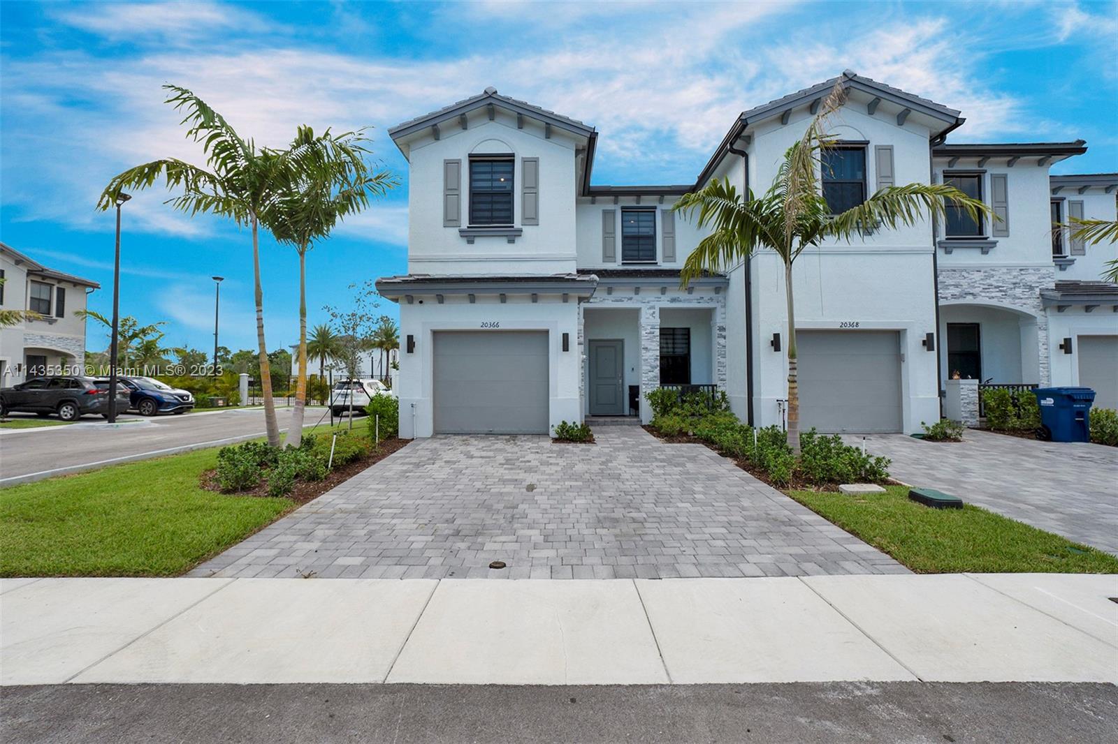 VISTA LAGO - Residential