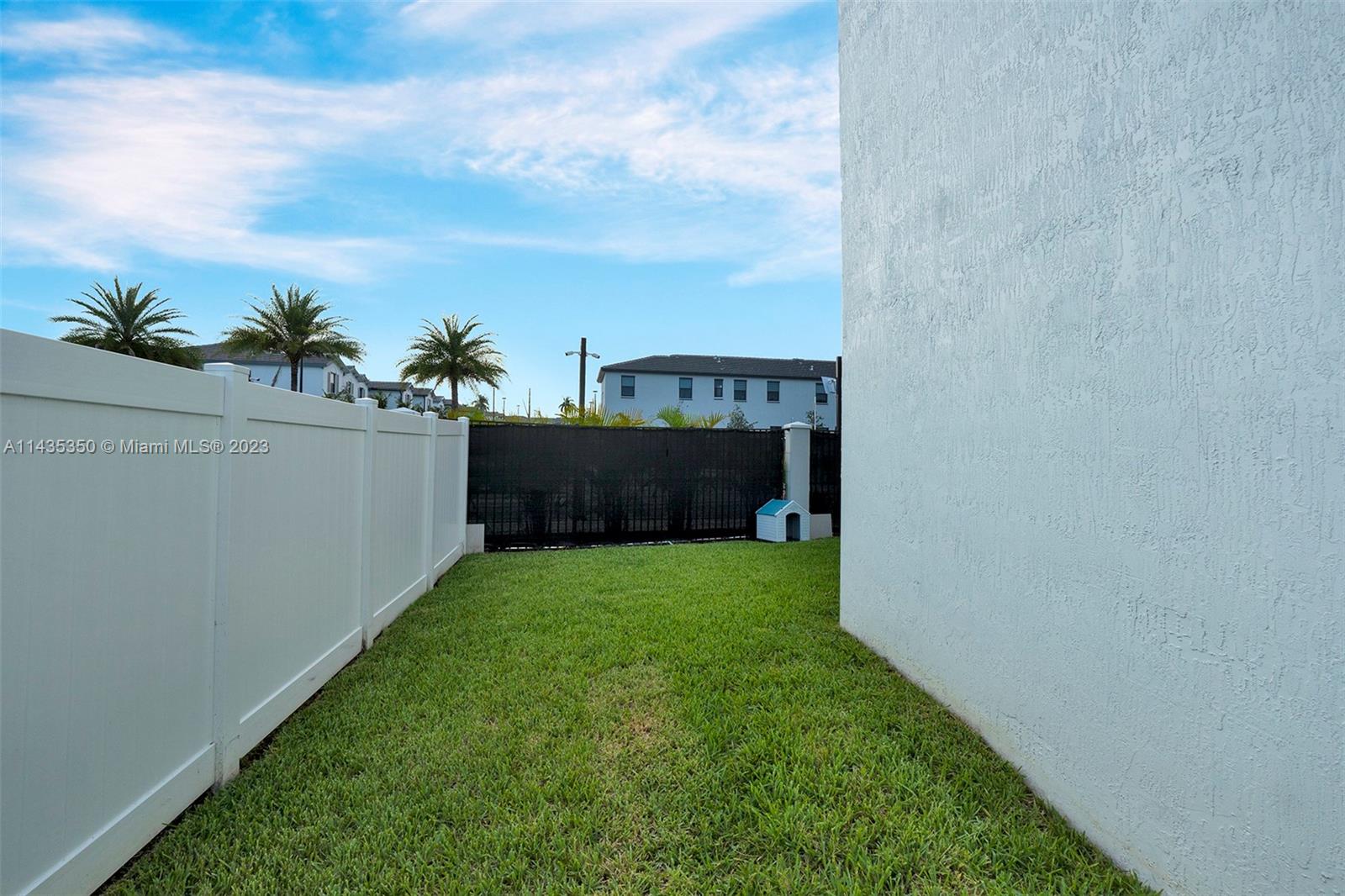 VISTA LAGO - Residential