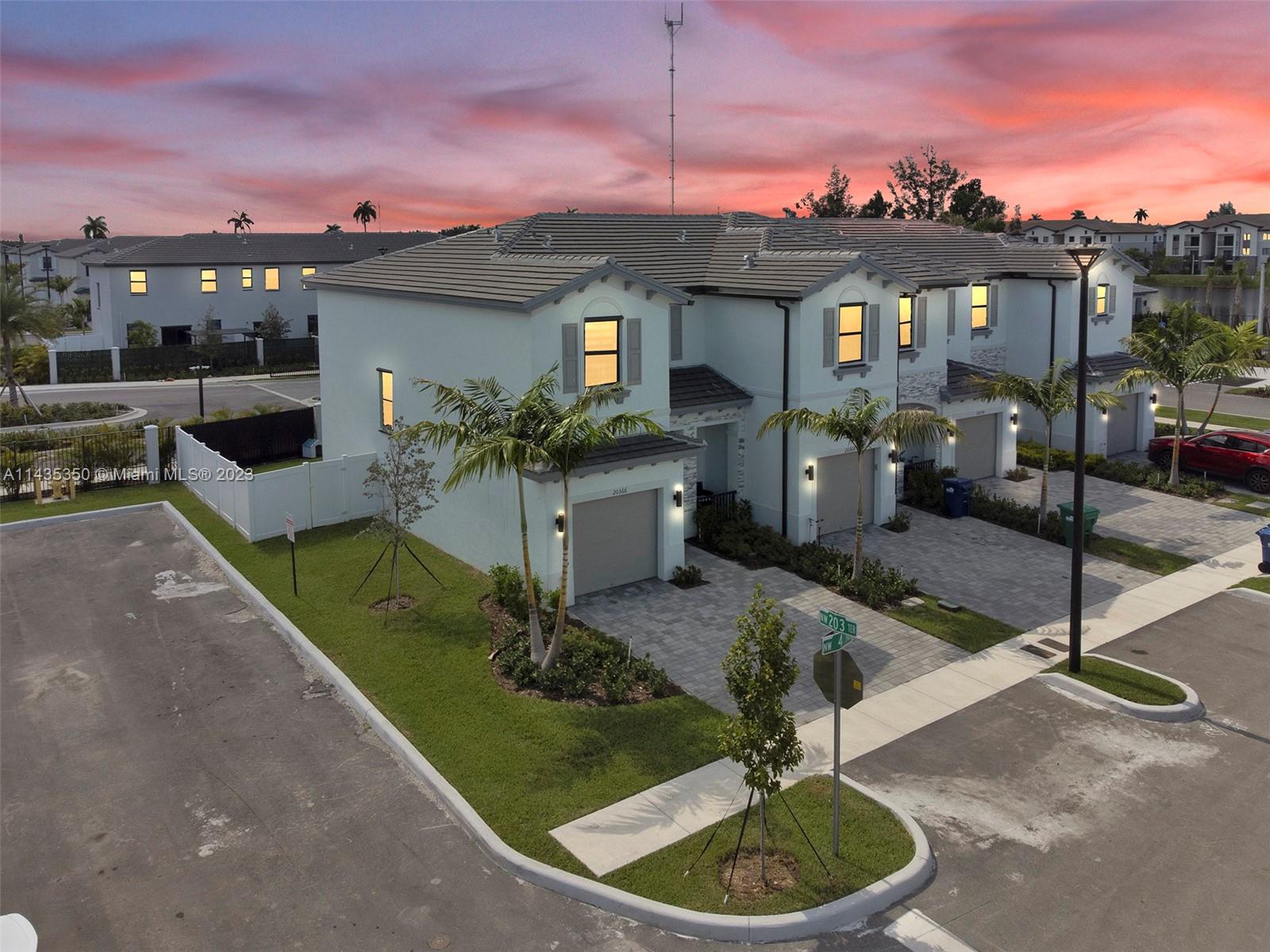 VISTA LAGO - Residential