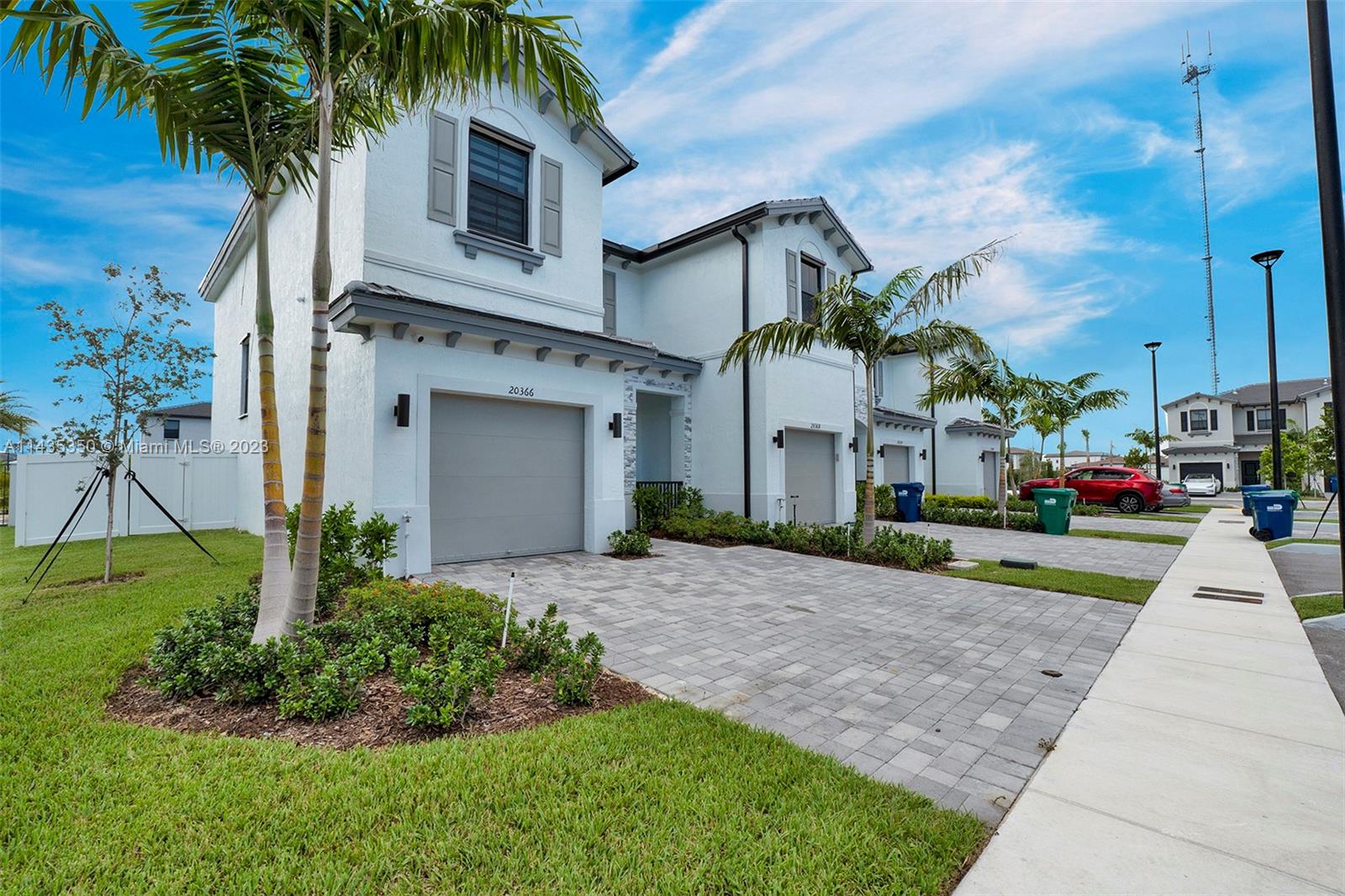 VISTA LAGO - Residential