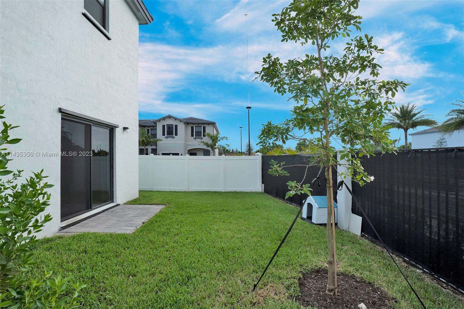 VISTA LAGO - Residential