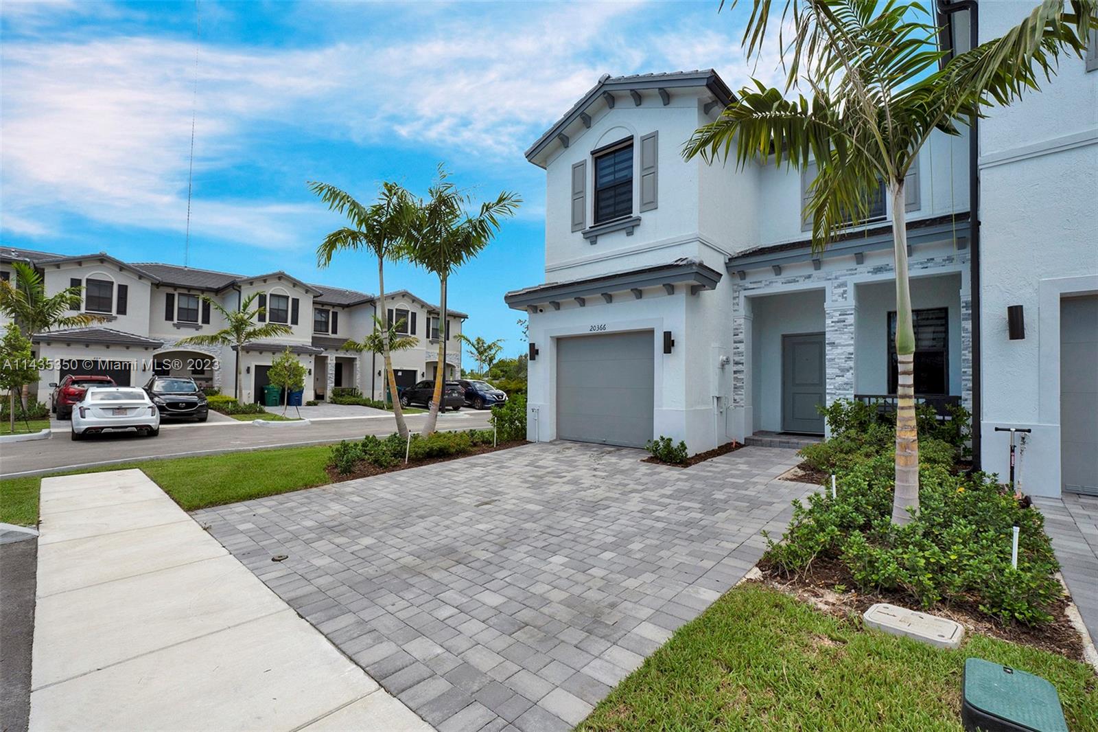 VISTA LAGO - Residential