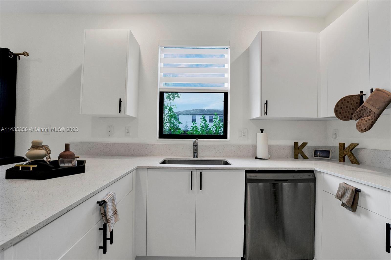 VISTA LAGO - Residential
