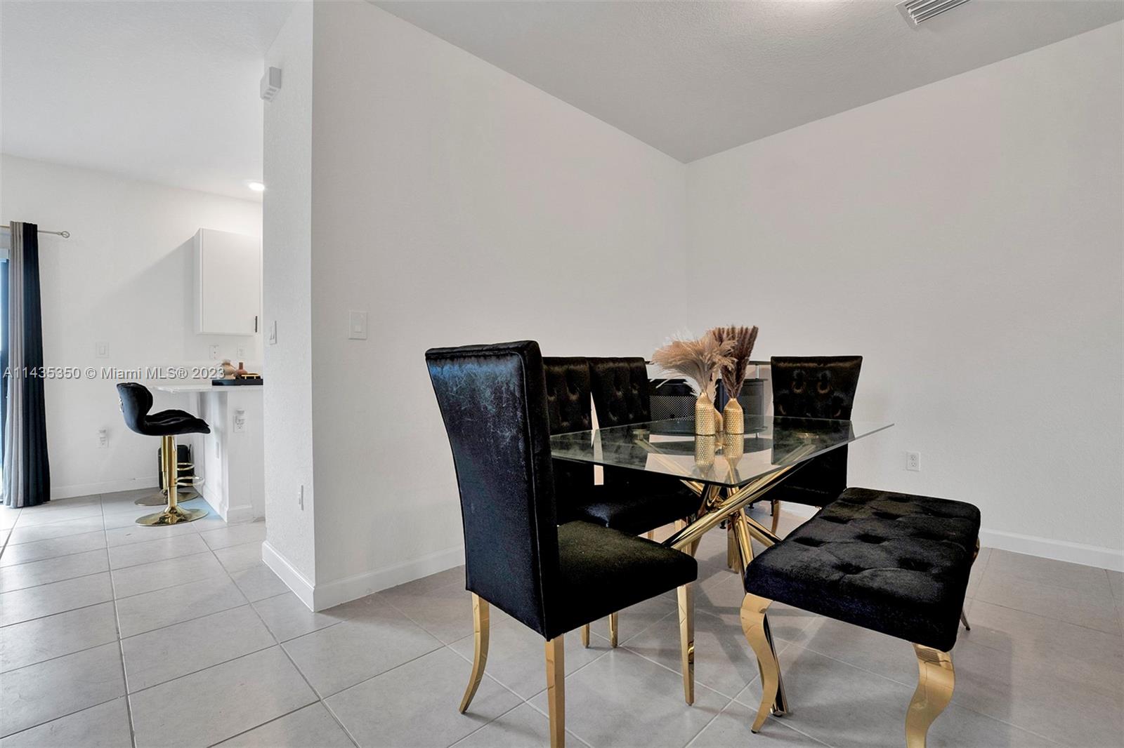 VISTA LAGO - Residential