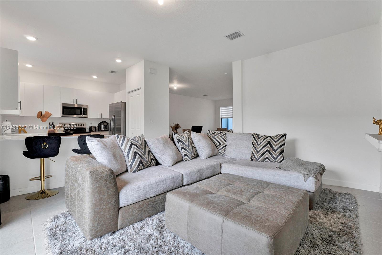 VISTA LAGO - Residential