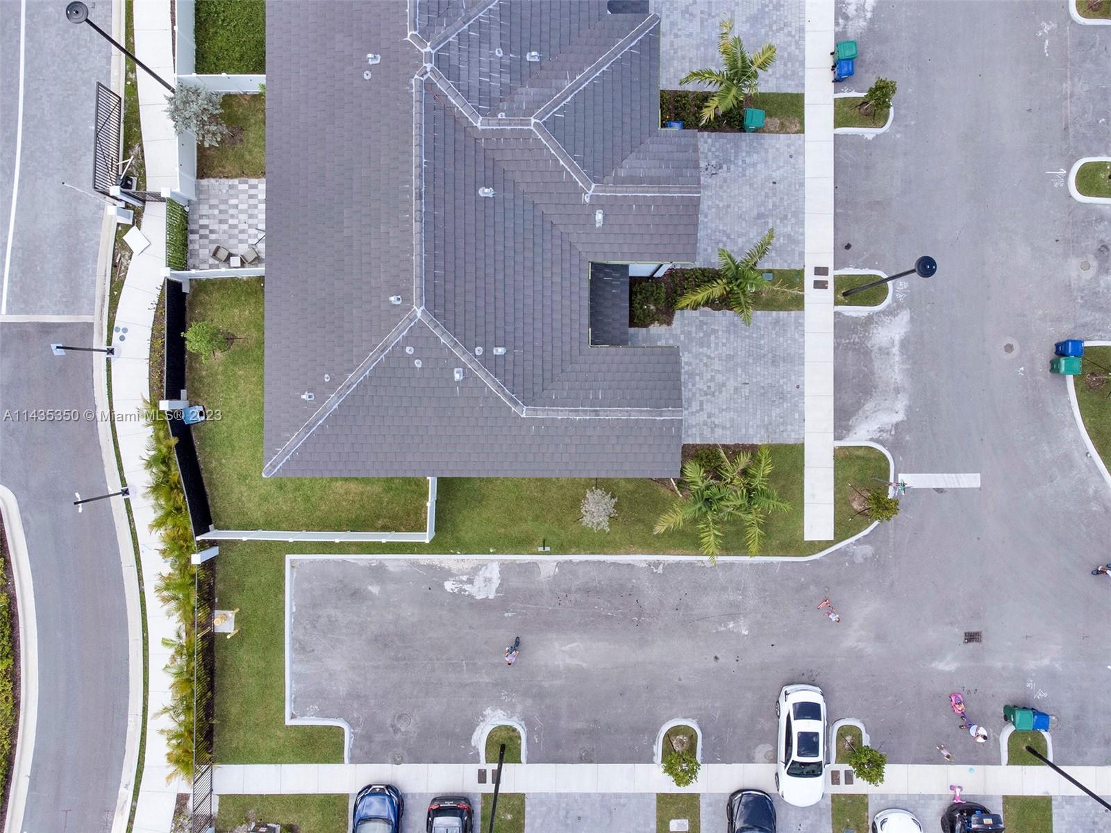 VISTA LAGO - Residential