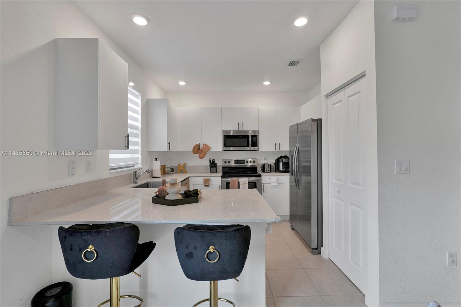 VISTA LAGO - Residential