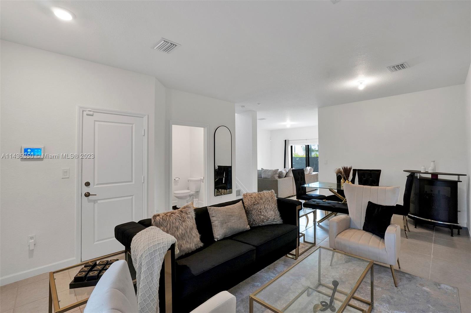 VISTA LAGO - Residential
