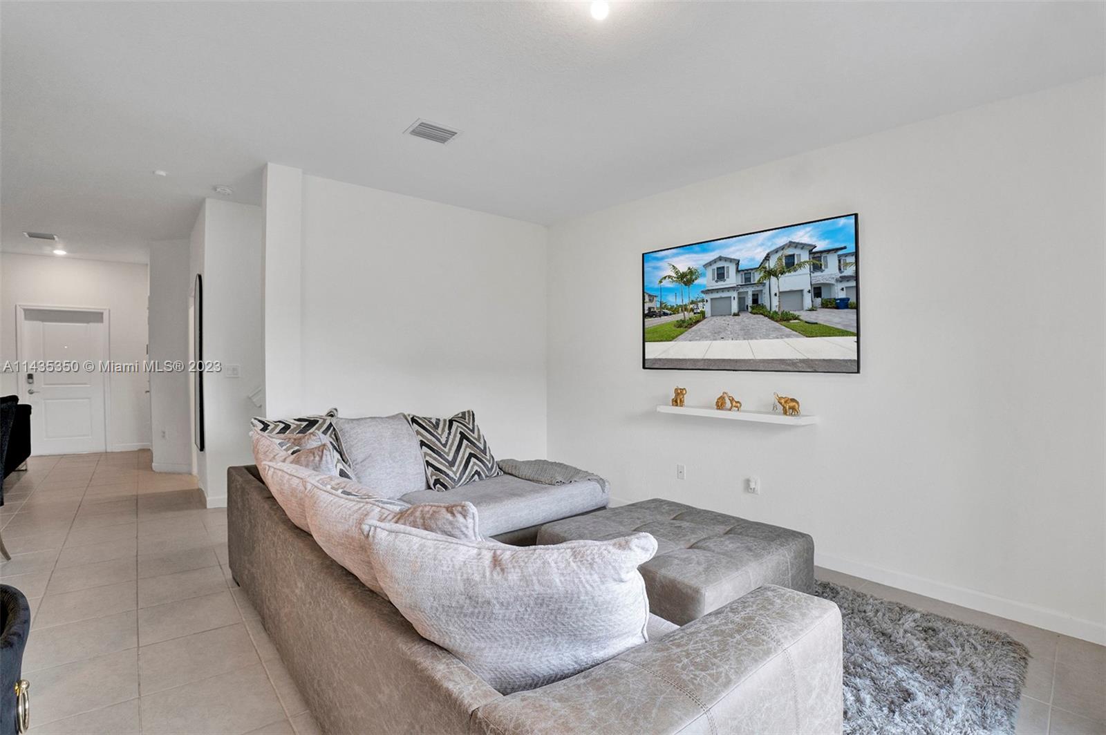 VISTA LAGO - Residential