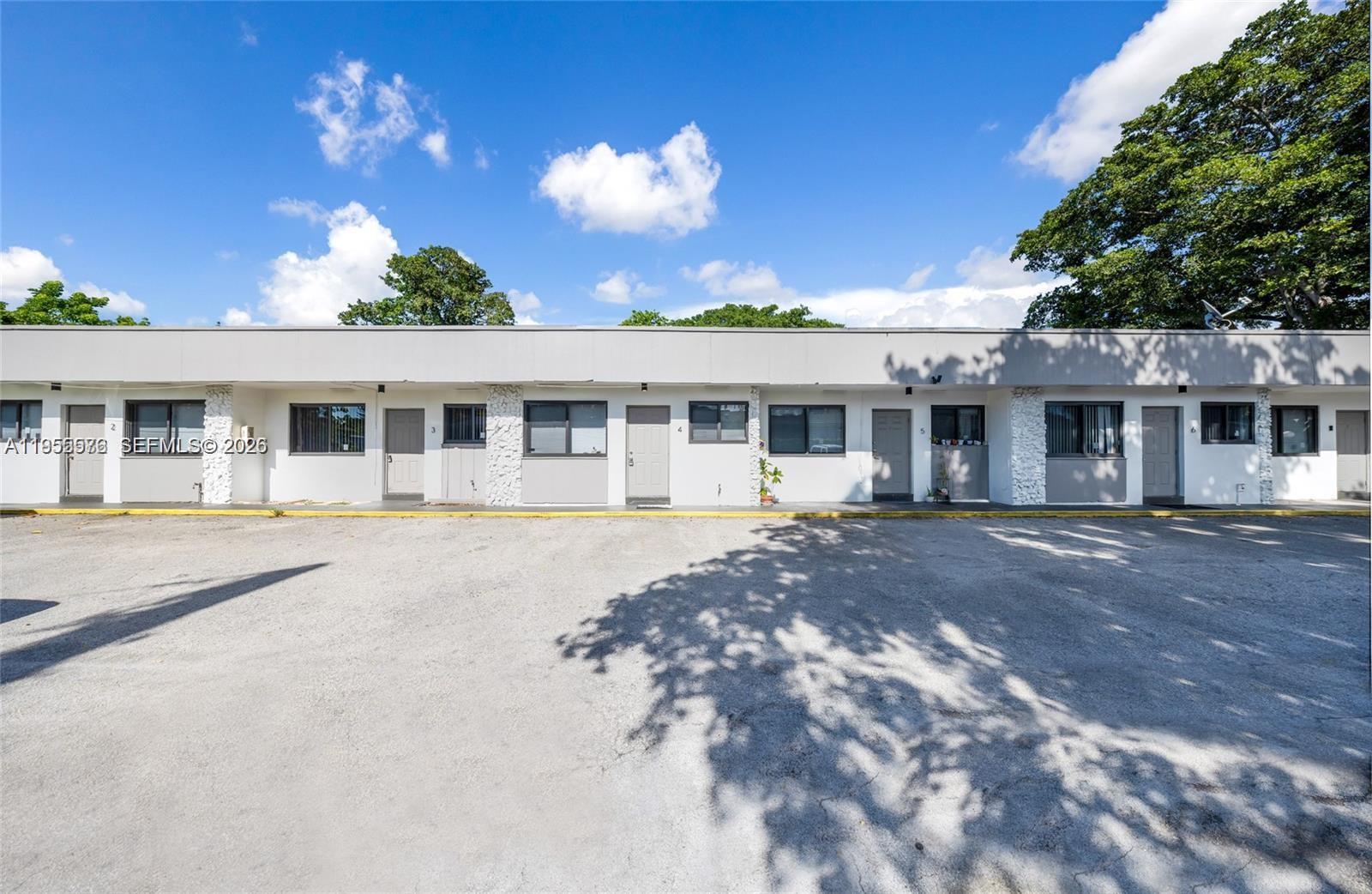 HOLLYWOOD PLACE CONDOMINI - Residential Lease