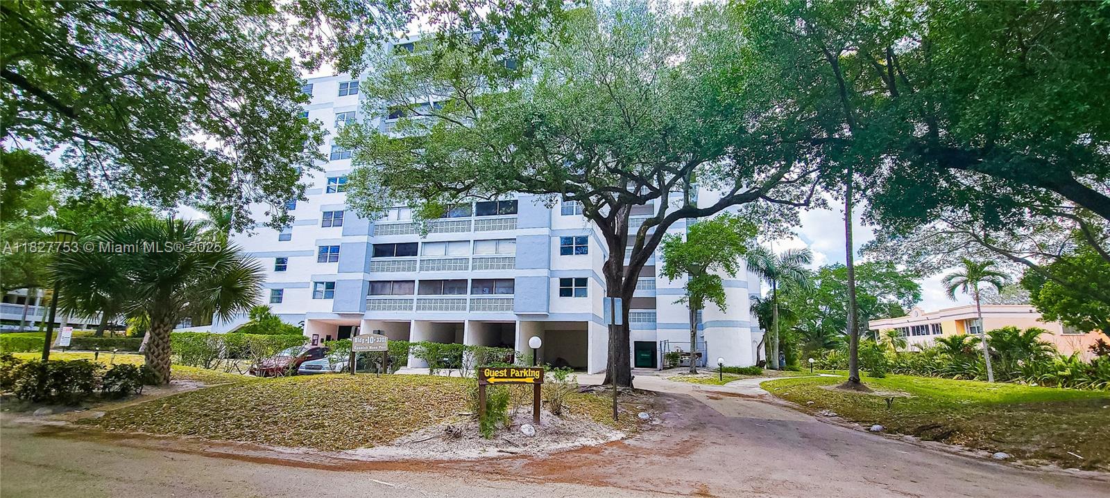LAKES OF INVERRARY CONDO - Residential