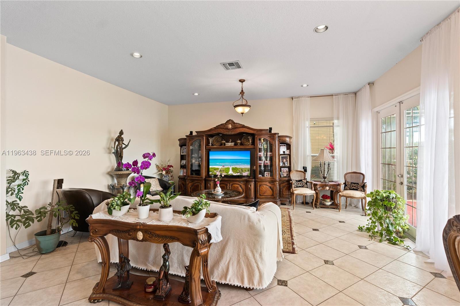 SILVER SHORES - Residential
