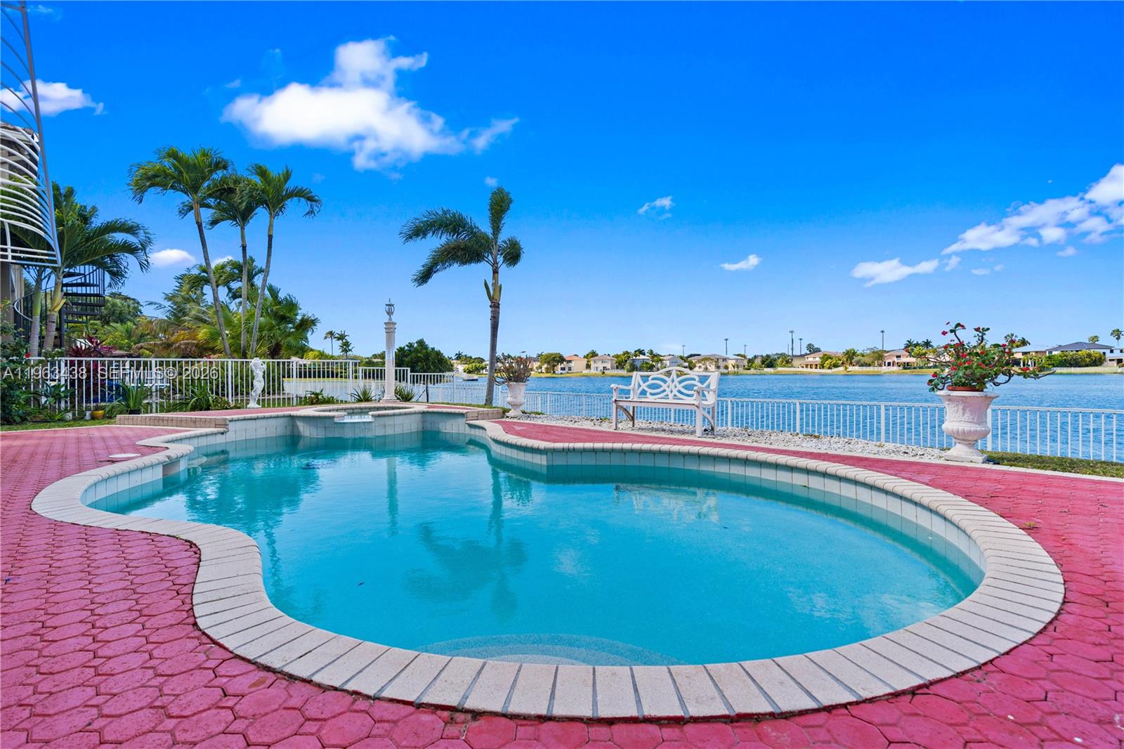 SILVER SHORES - Residential