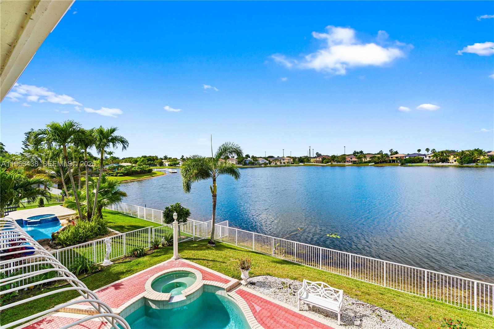 SILVER SHORES - Residential