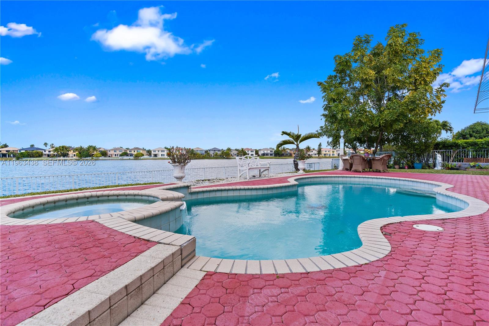 SILVER SHORES - Residential