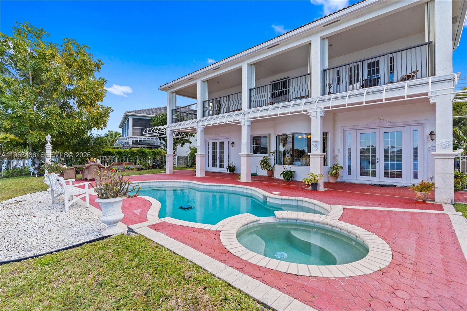 SILVER SHORES - Residential