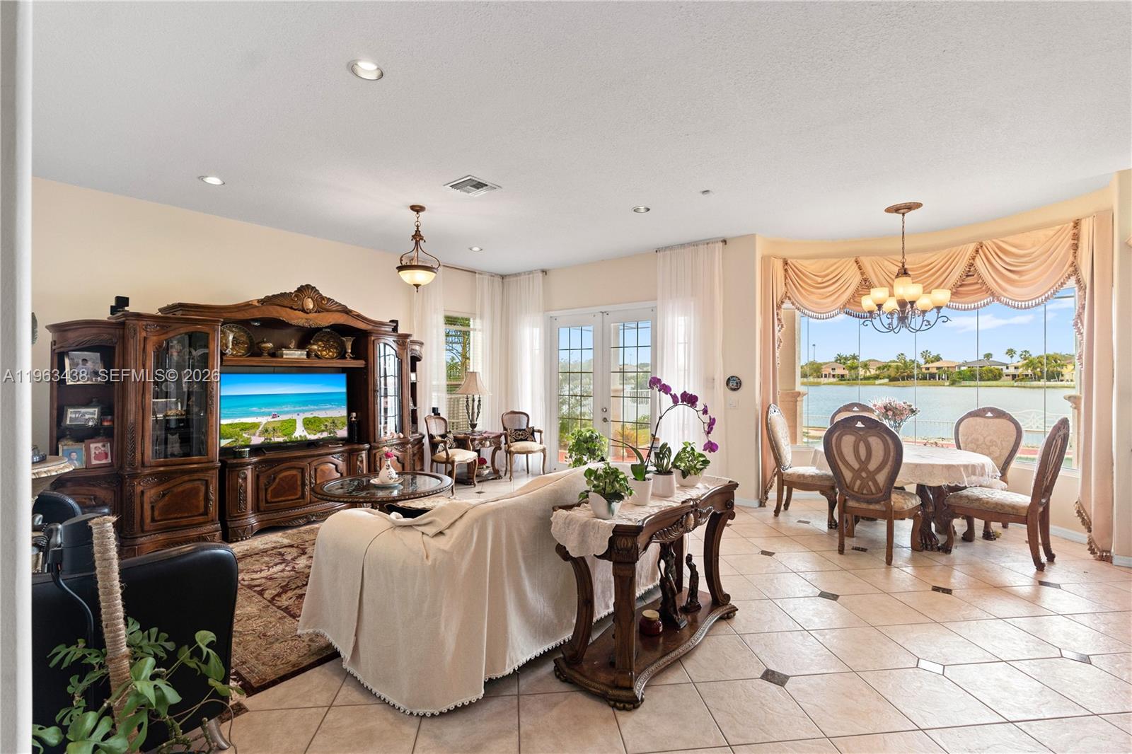 SILVER SHORES - Residential