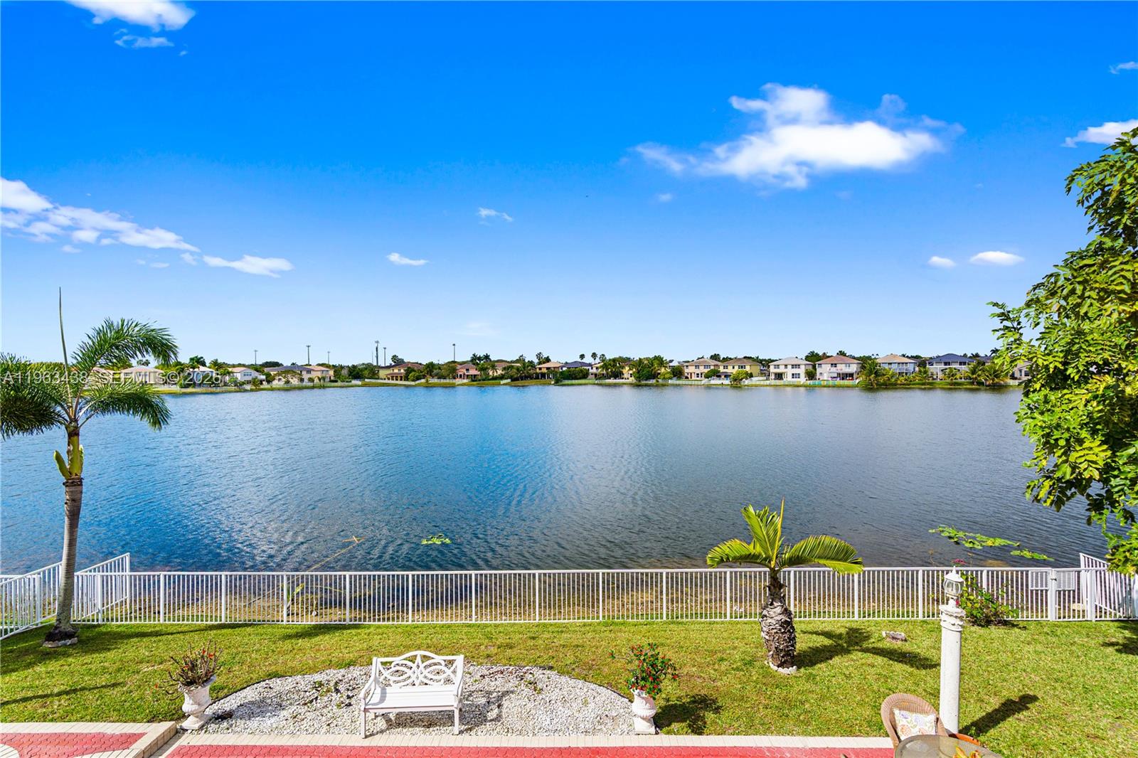SILVER SHORES - Residential