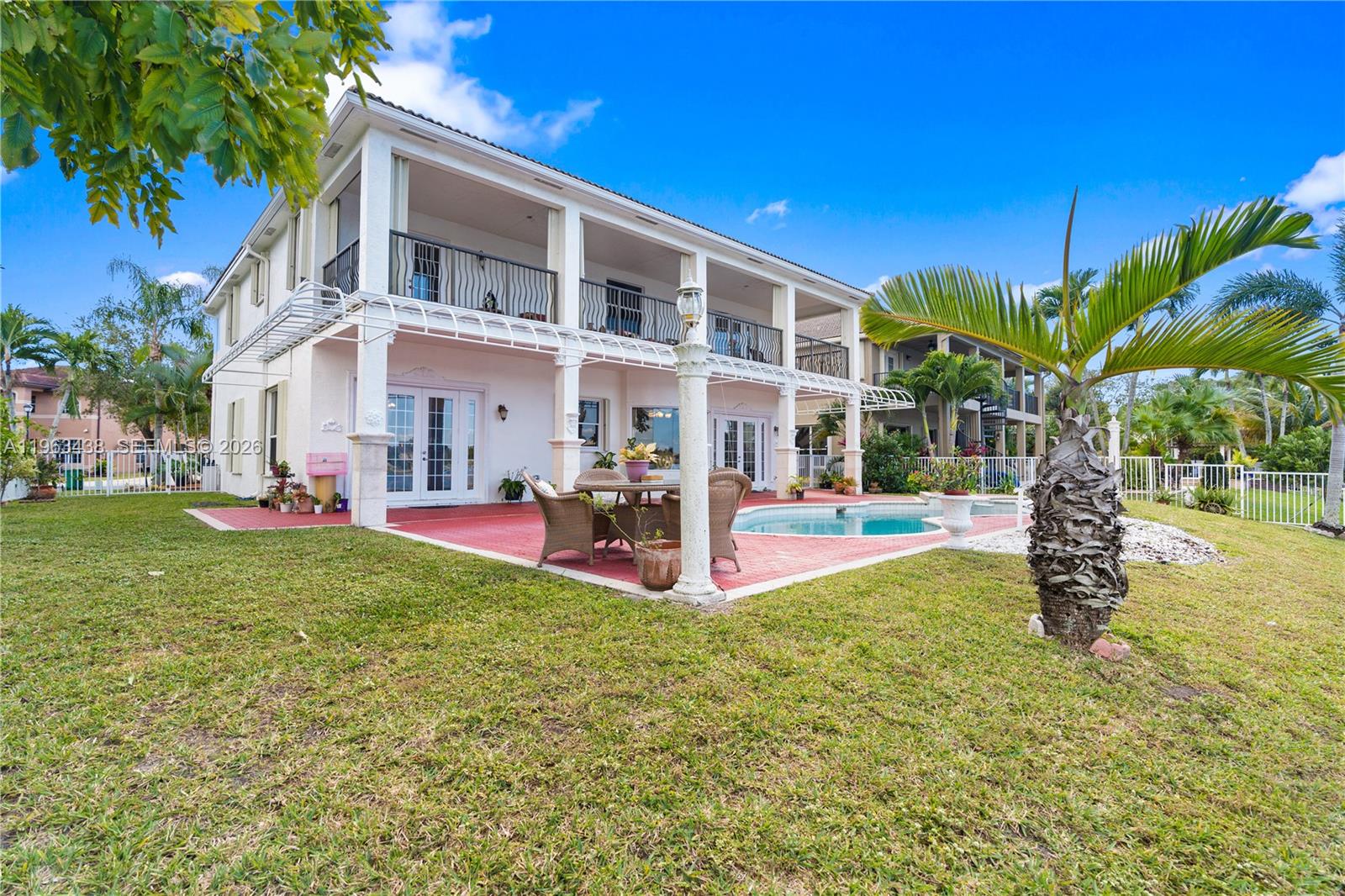 SILVER SHORES - Residential