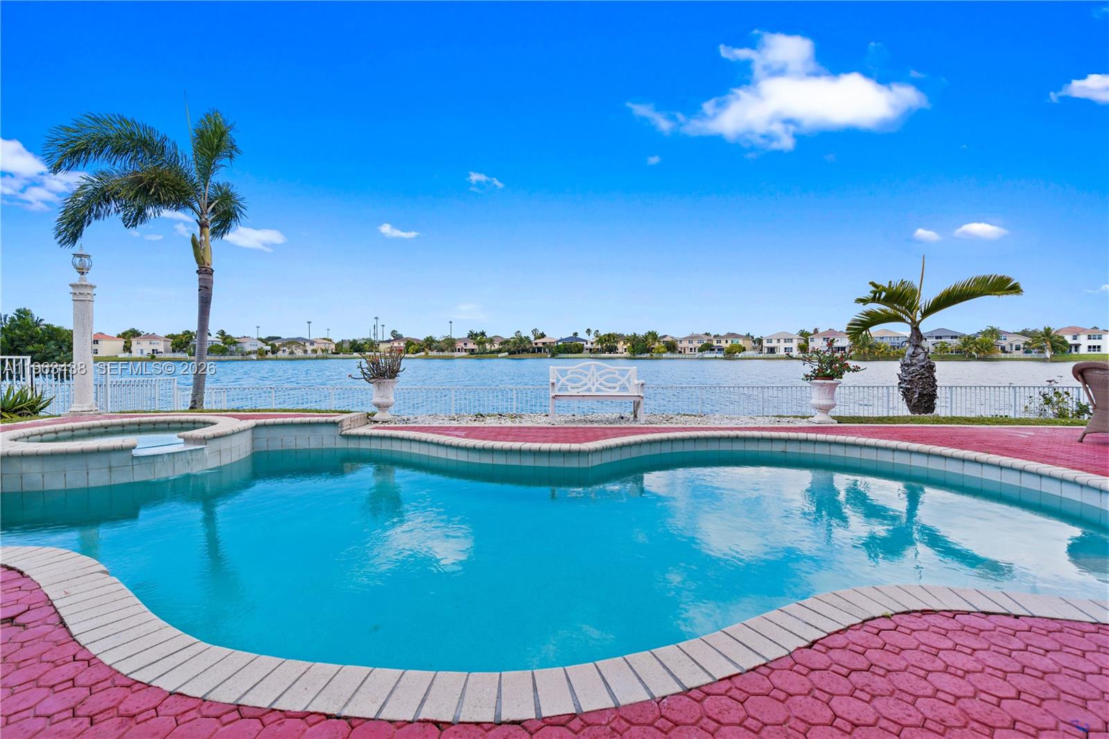 SILVER SHORES - Residential